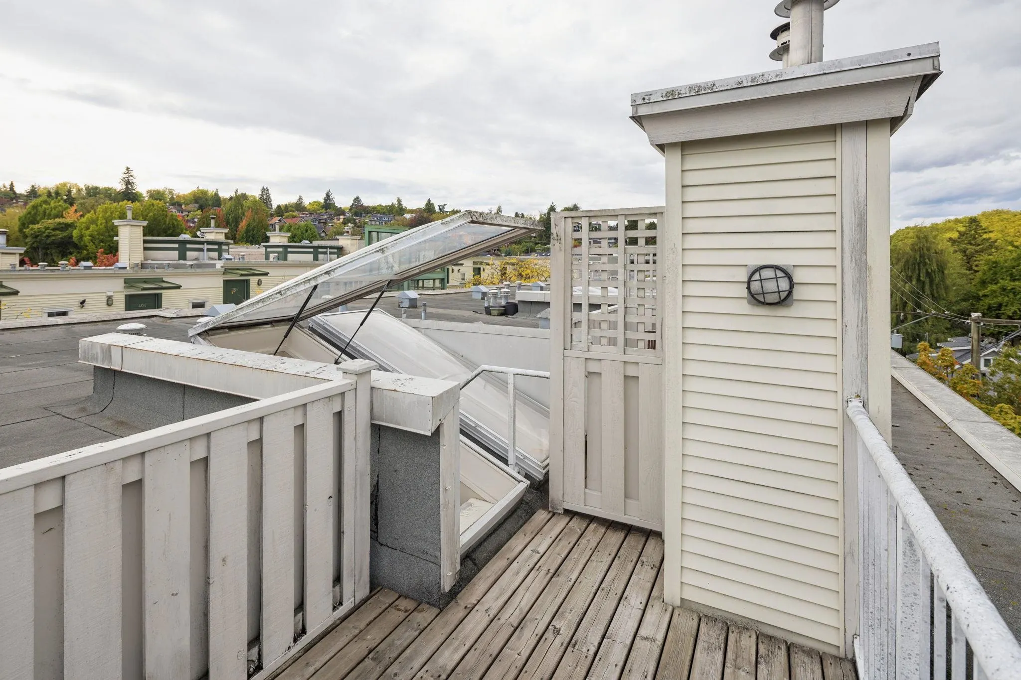 311 3727 W 10th Avenue