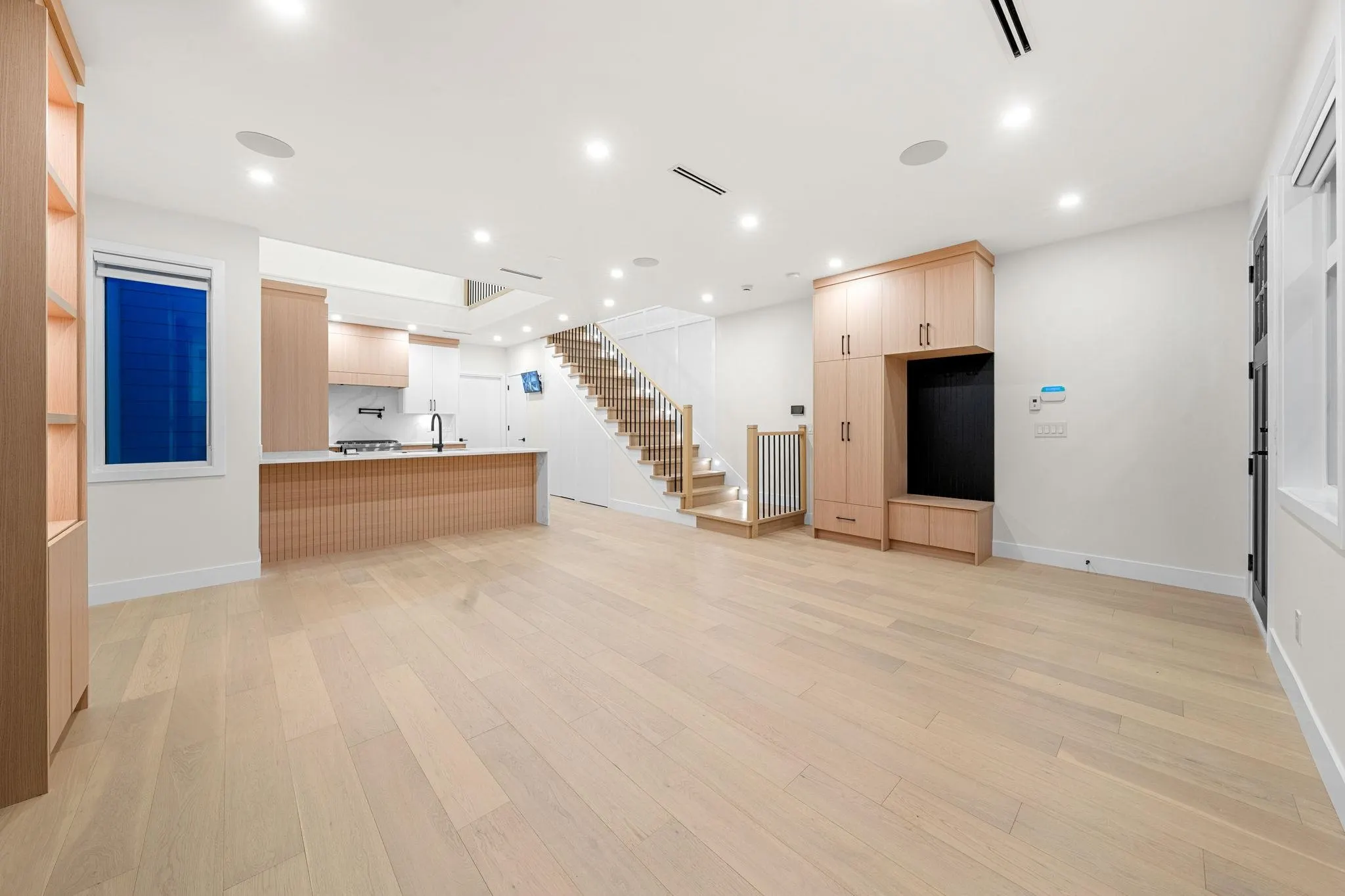7586 2nd Street
