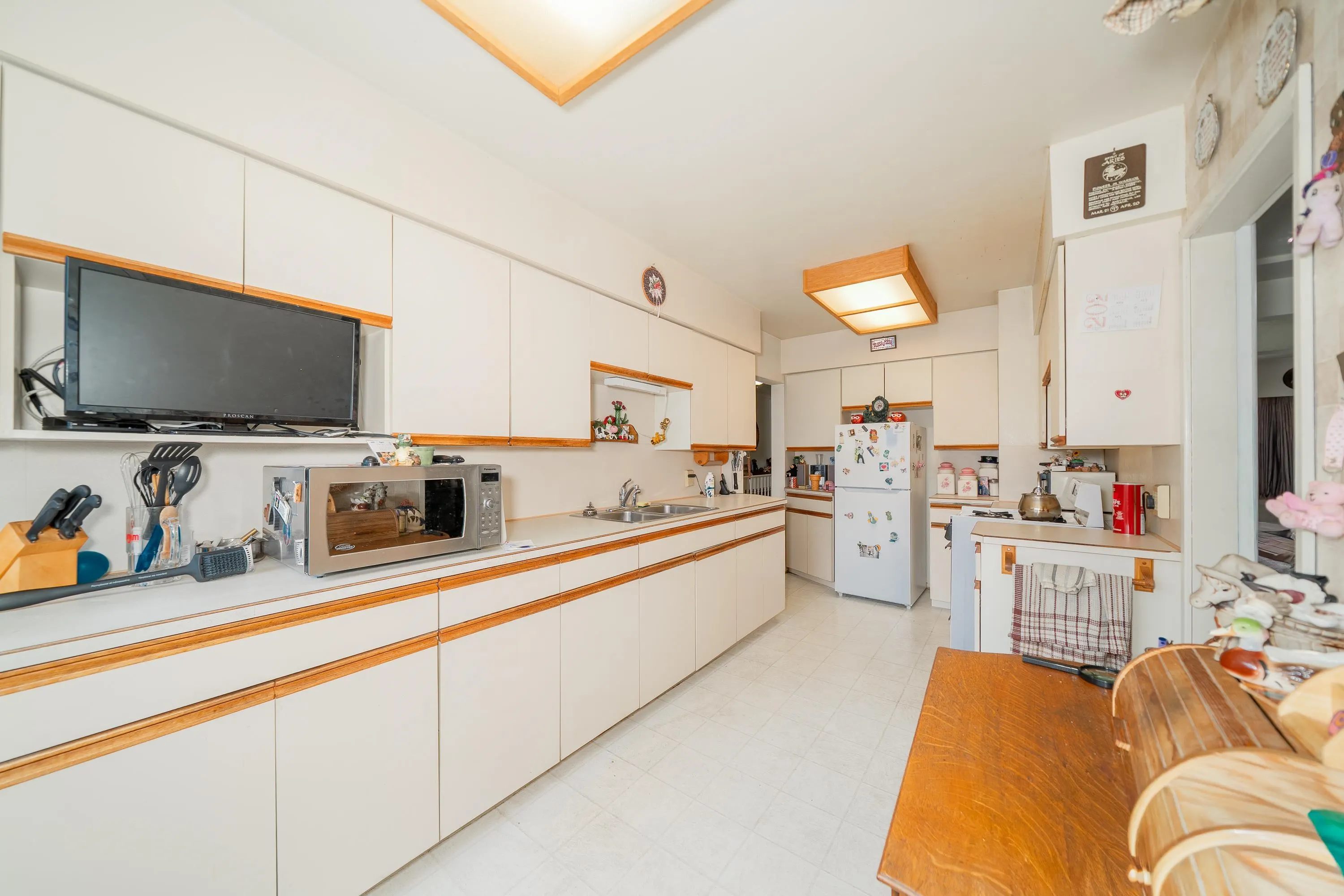 4277 Castlewood Crescent