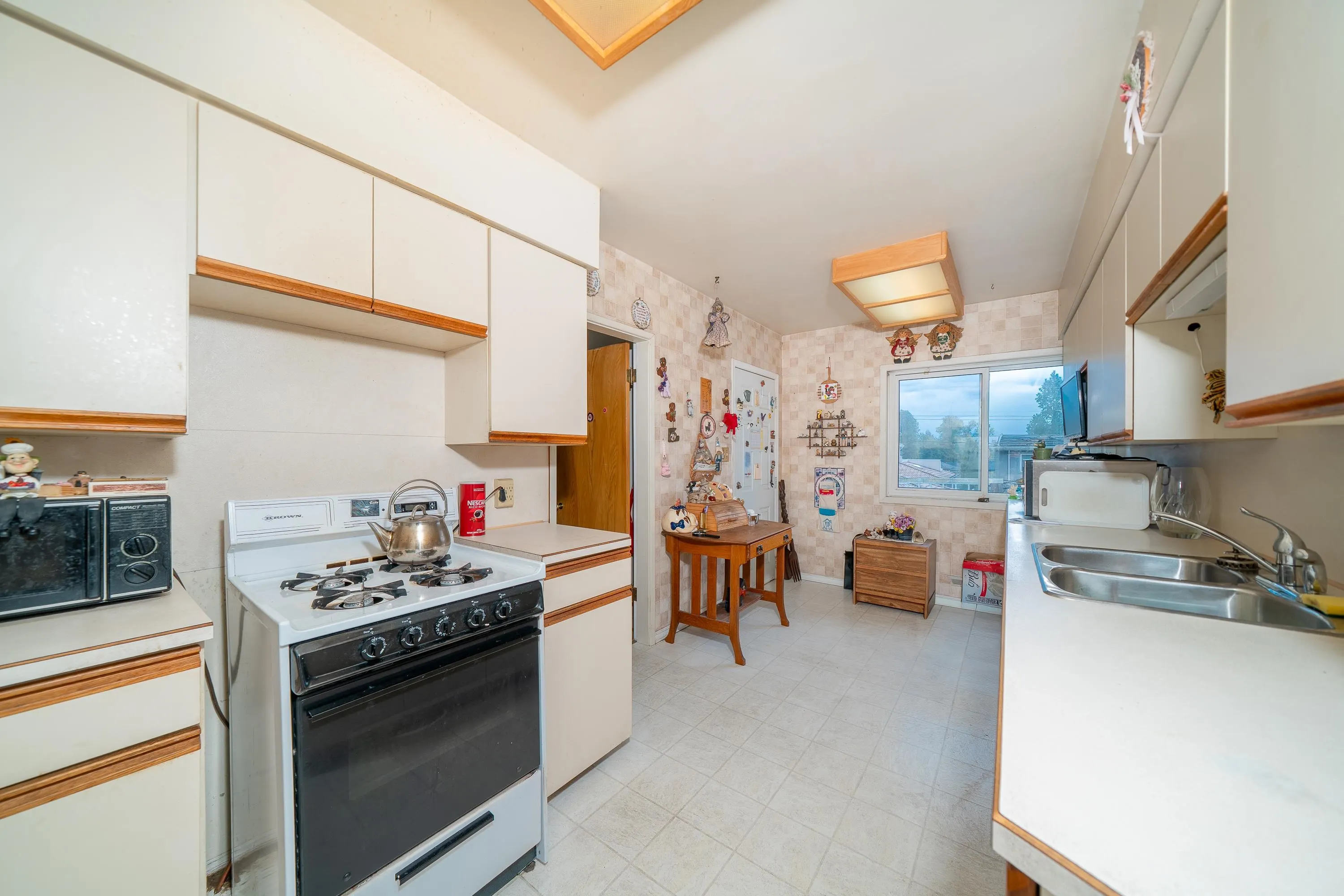 4277 Castlewood Crescent