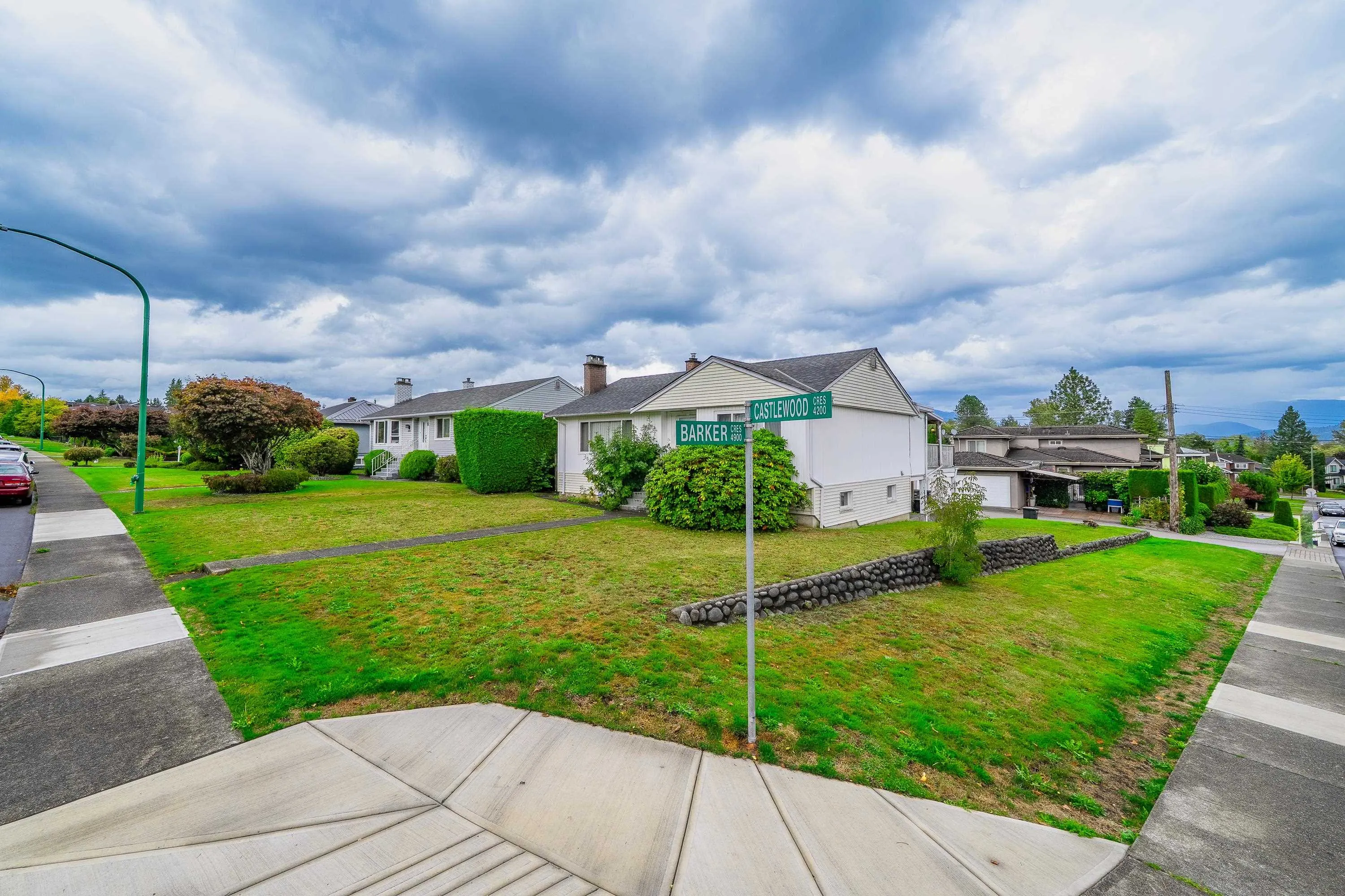 4277 Castlewood Crescent