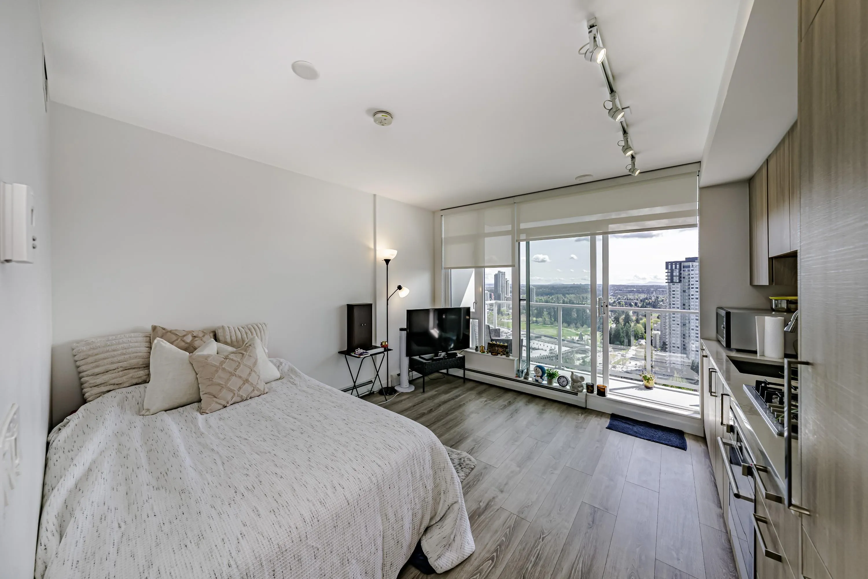 2809 13350 Central Avenue