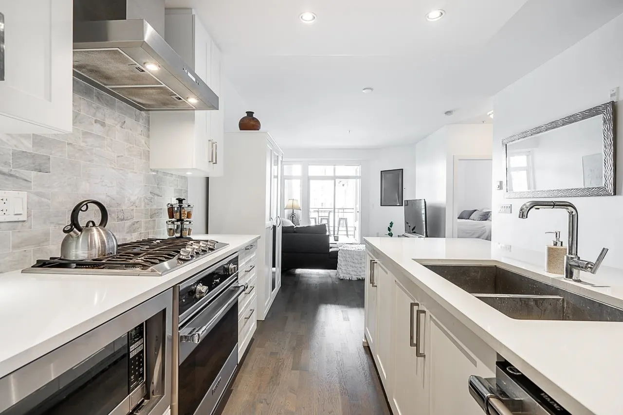 405 1420 Johnston Road