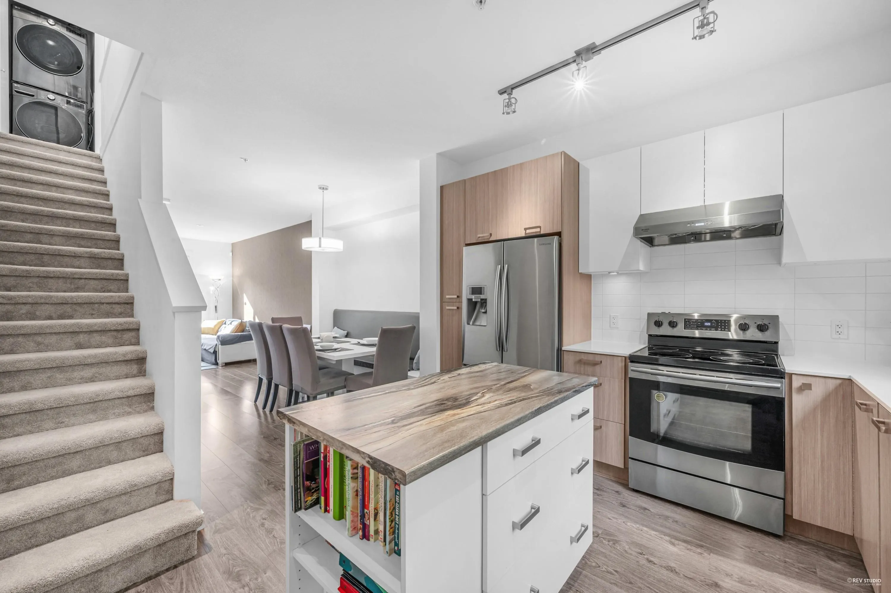 64 2423 Avon Place