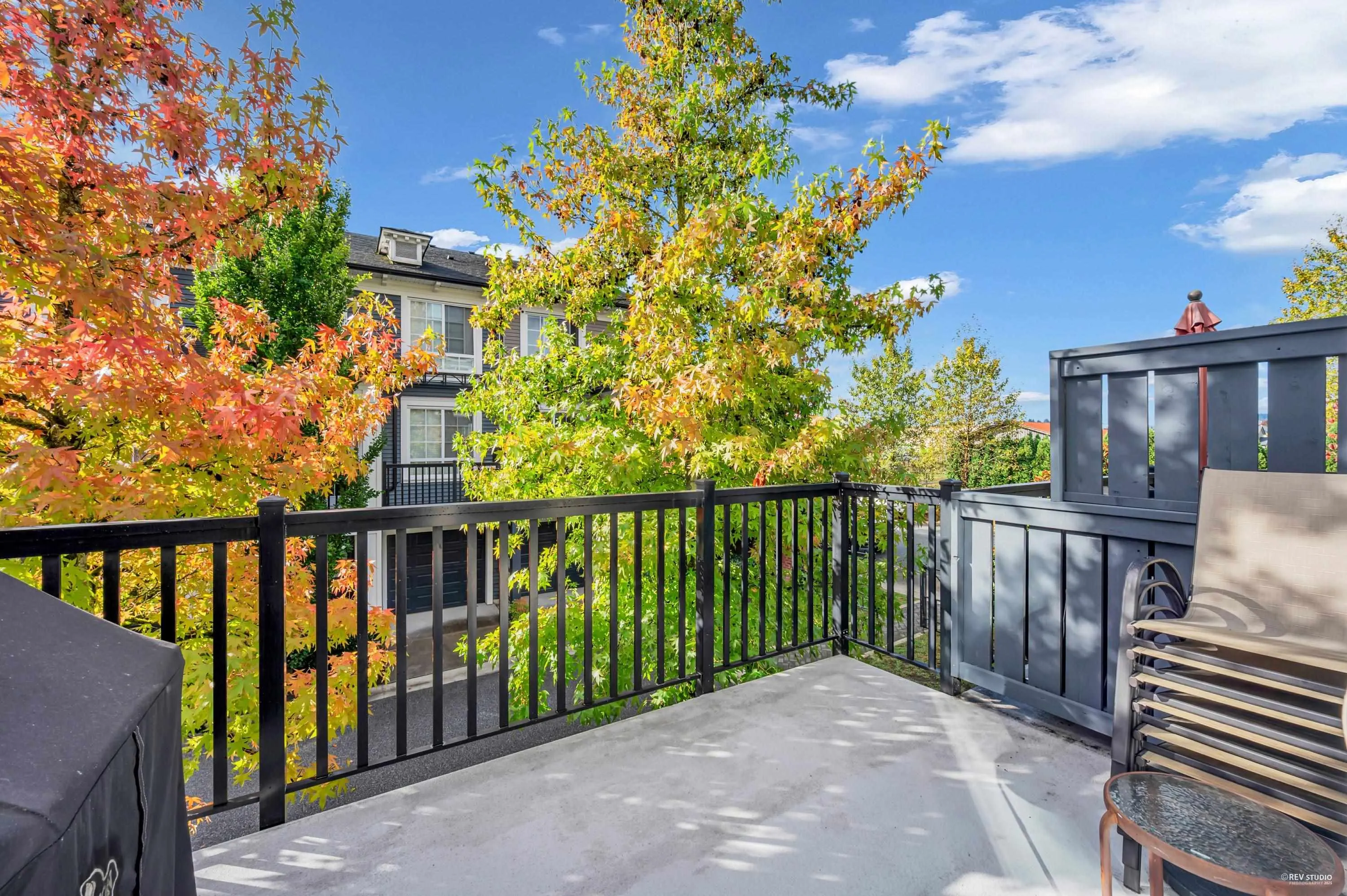 64 2423 Avon Place