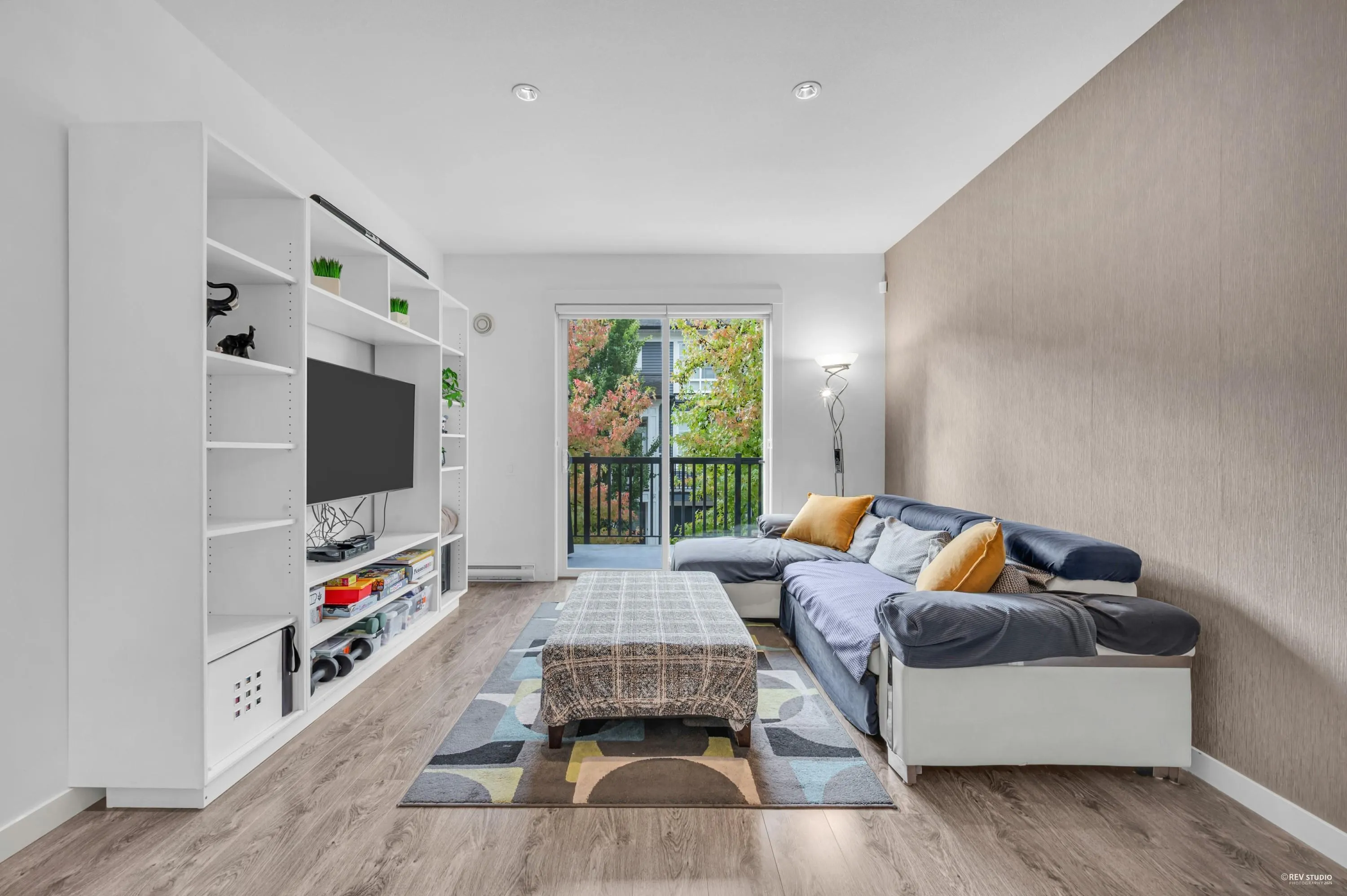 64 2423 Avon Place