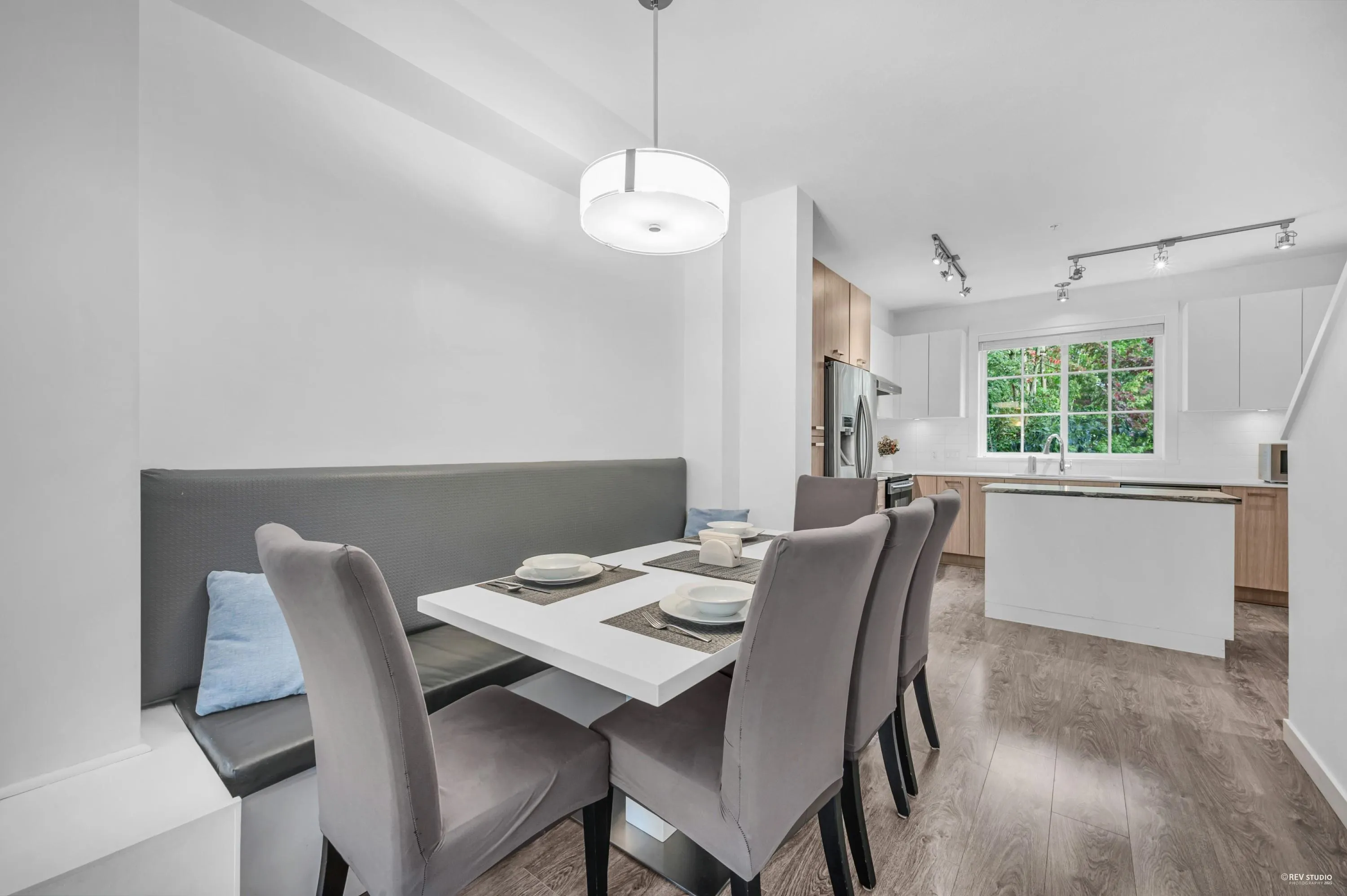 64 2423 Avon Place