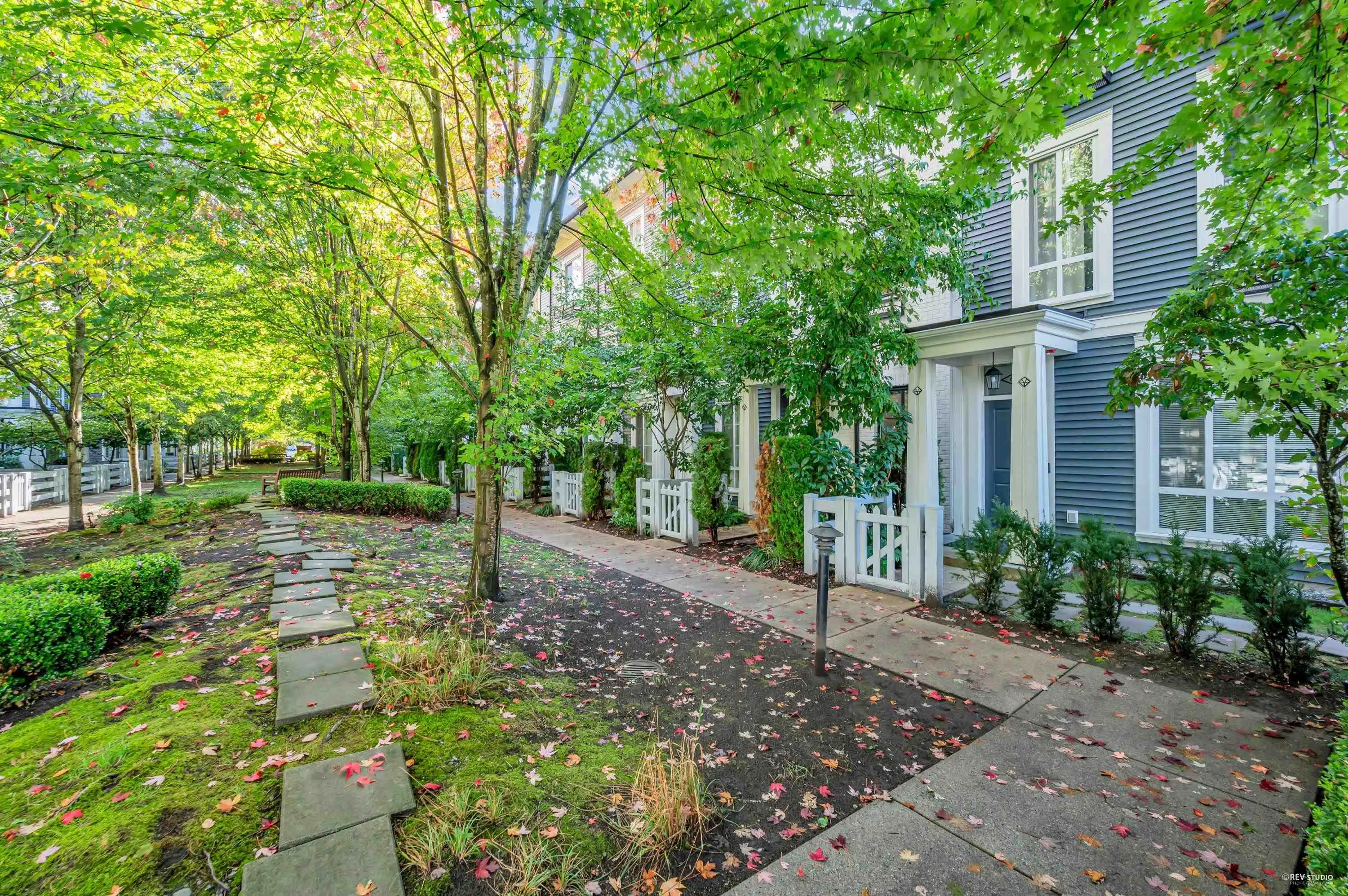 64 2423 Avon Place