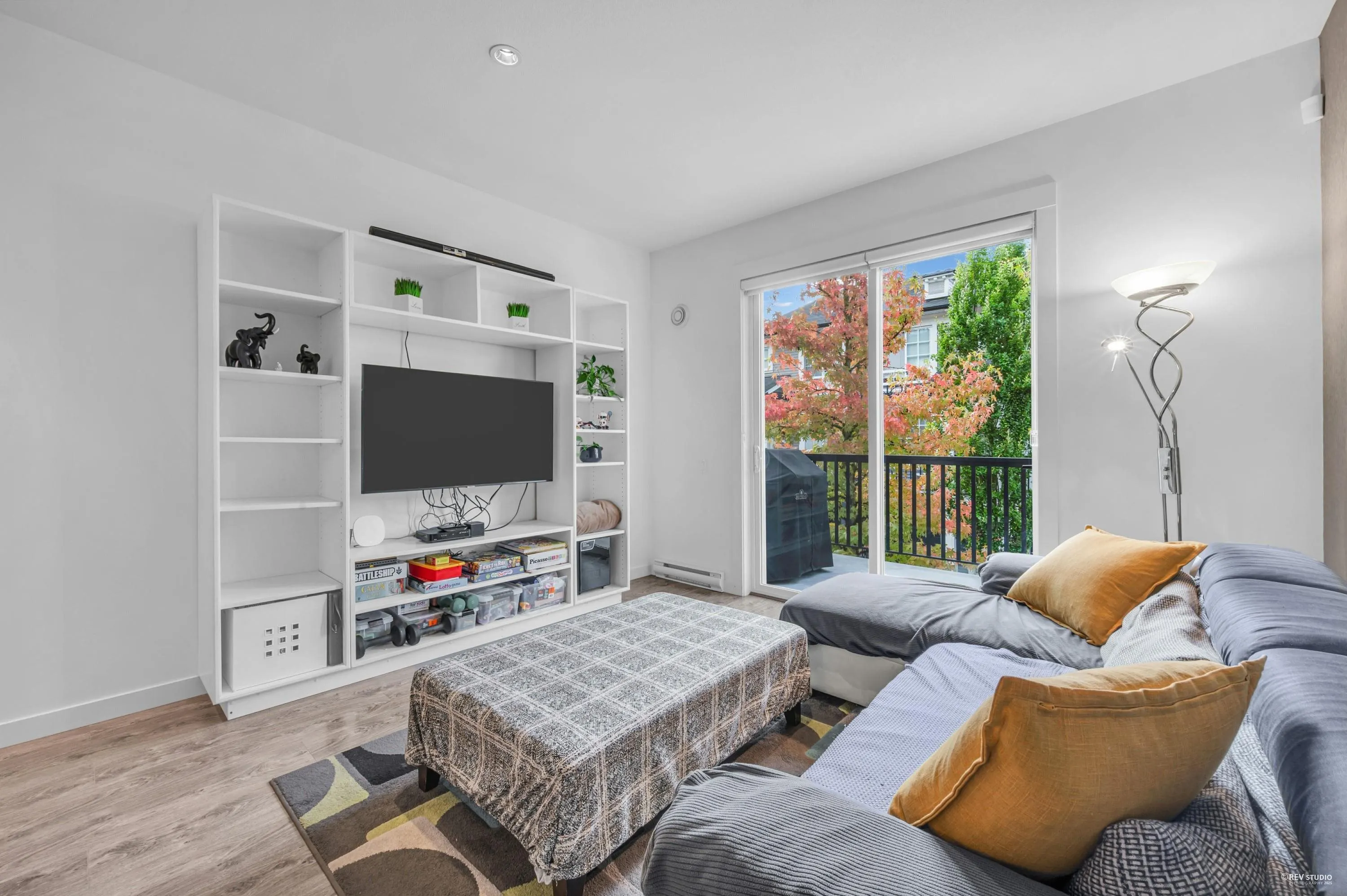 64 2423 Avon Place