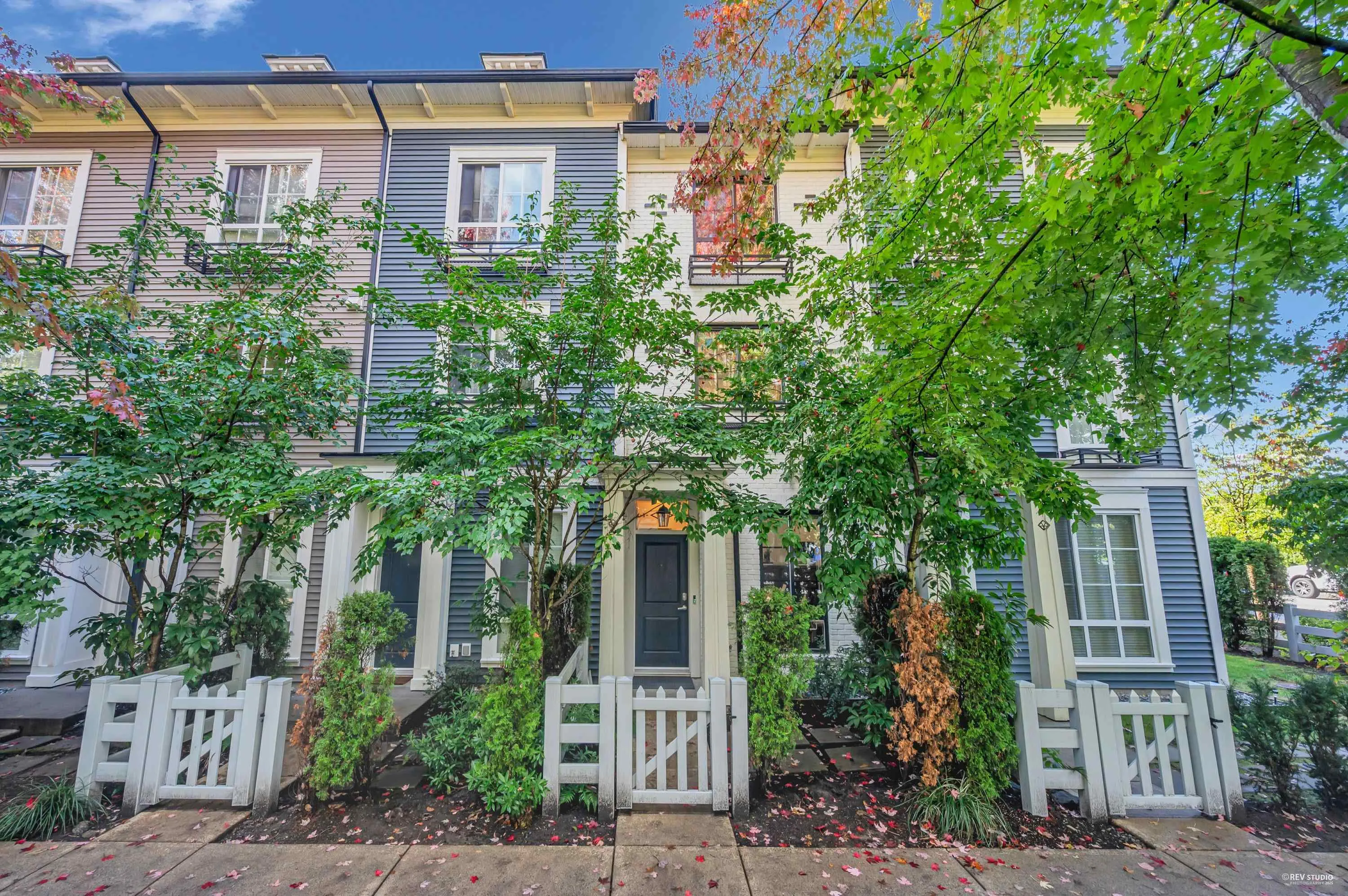 64 2423 Avon Place