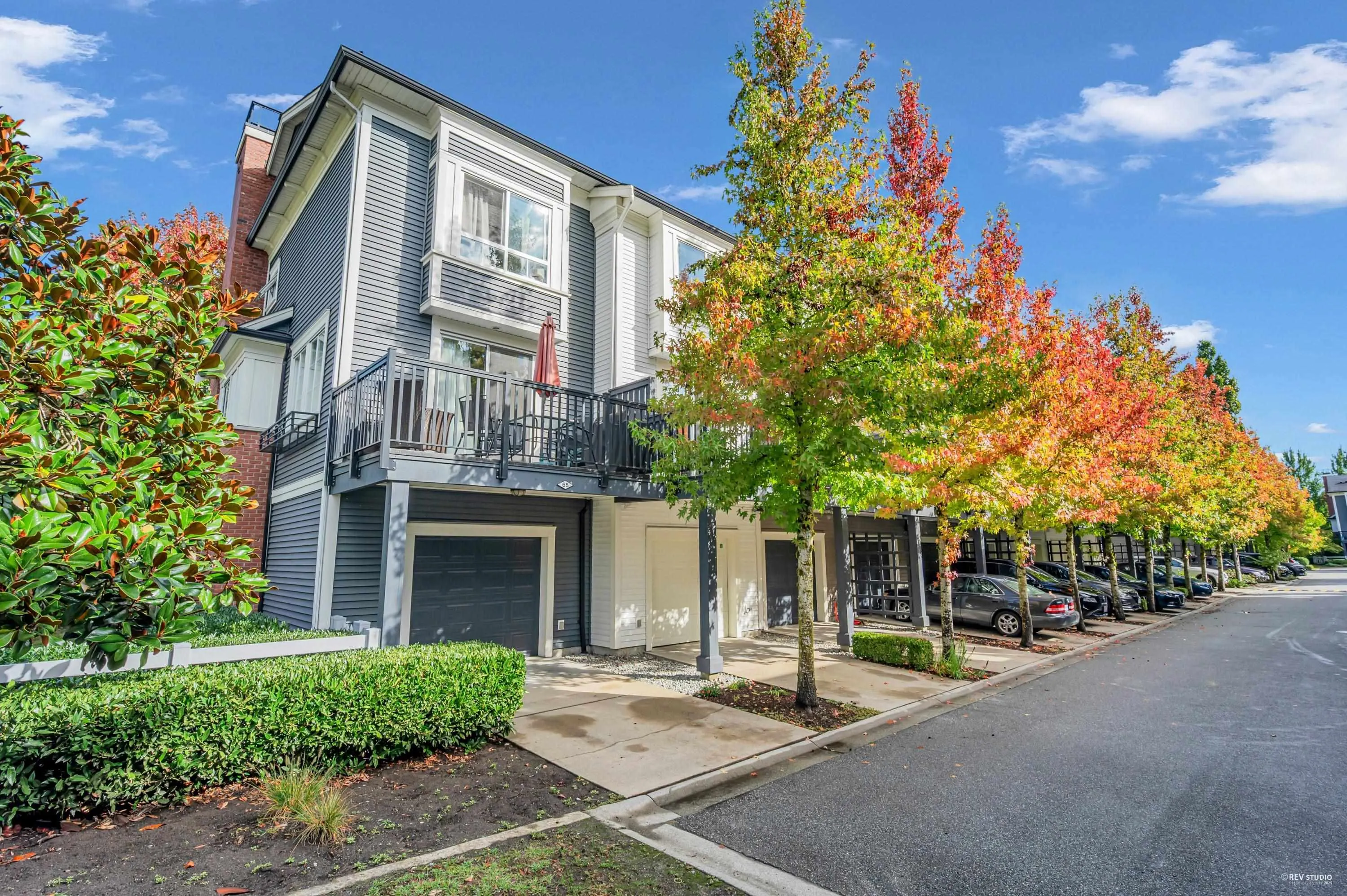 64 2423 Avon Place