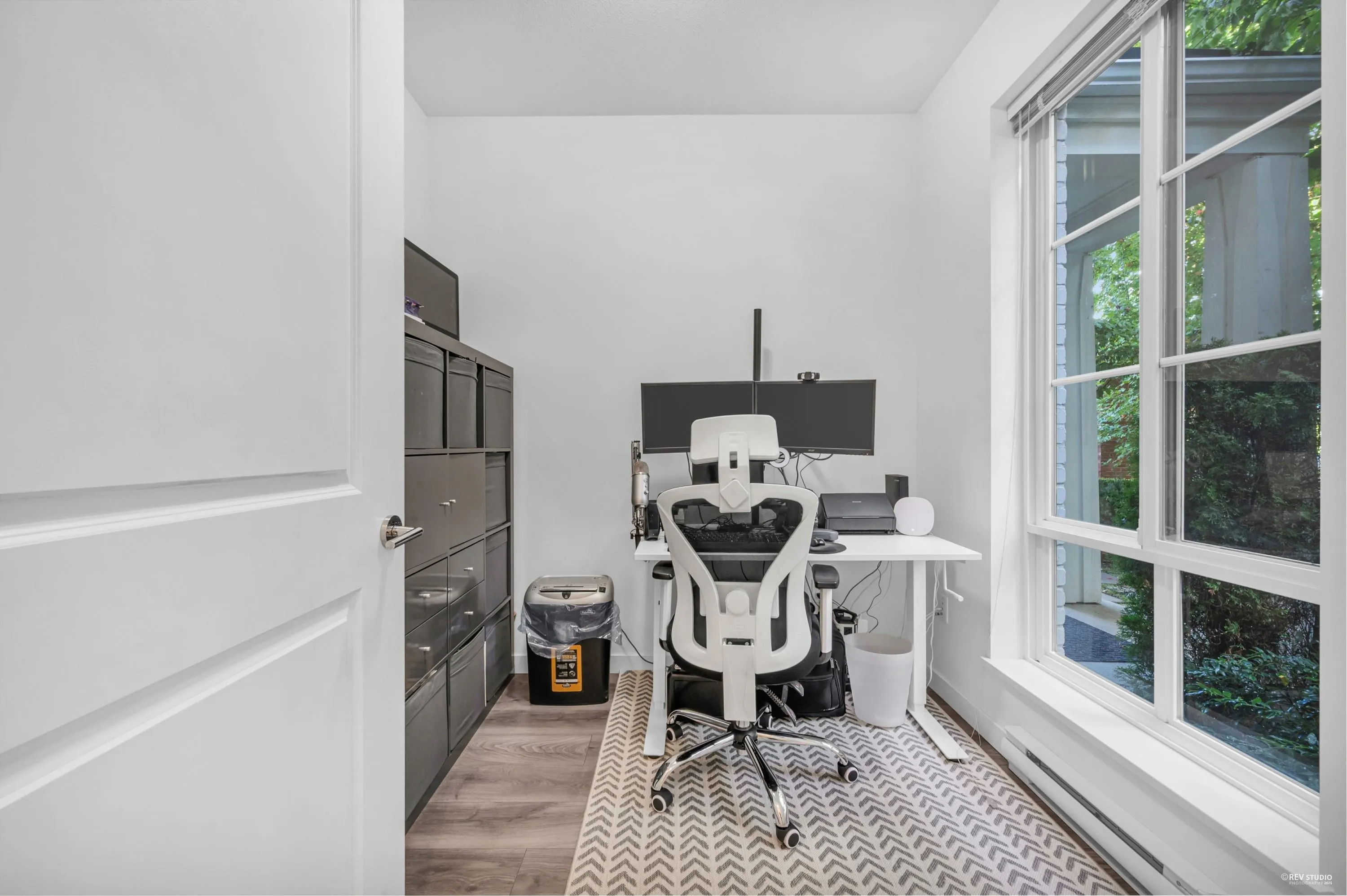 64 2423 Avon Place