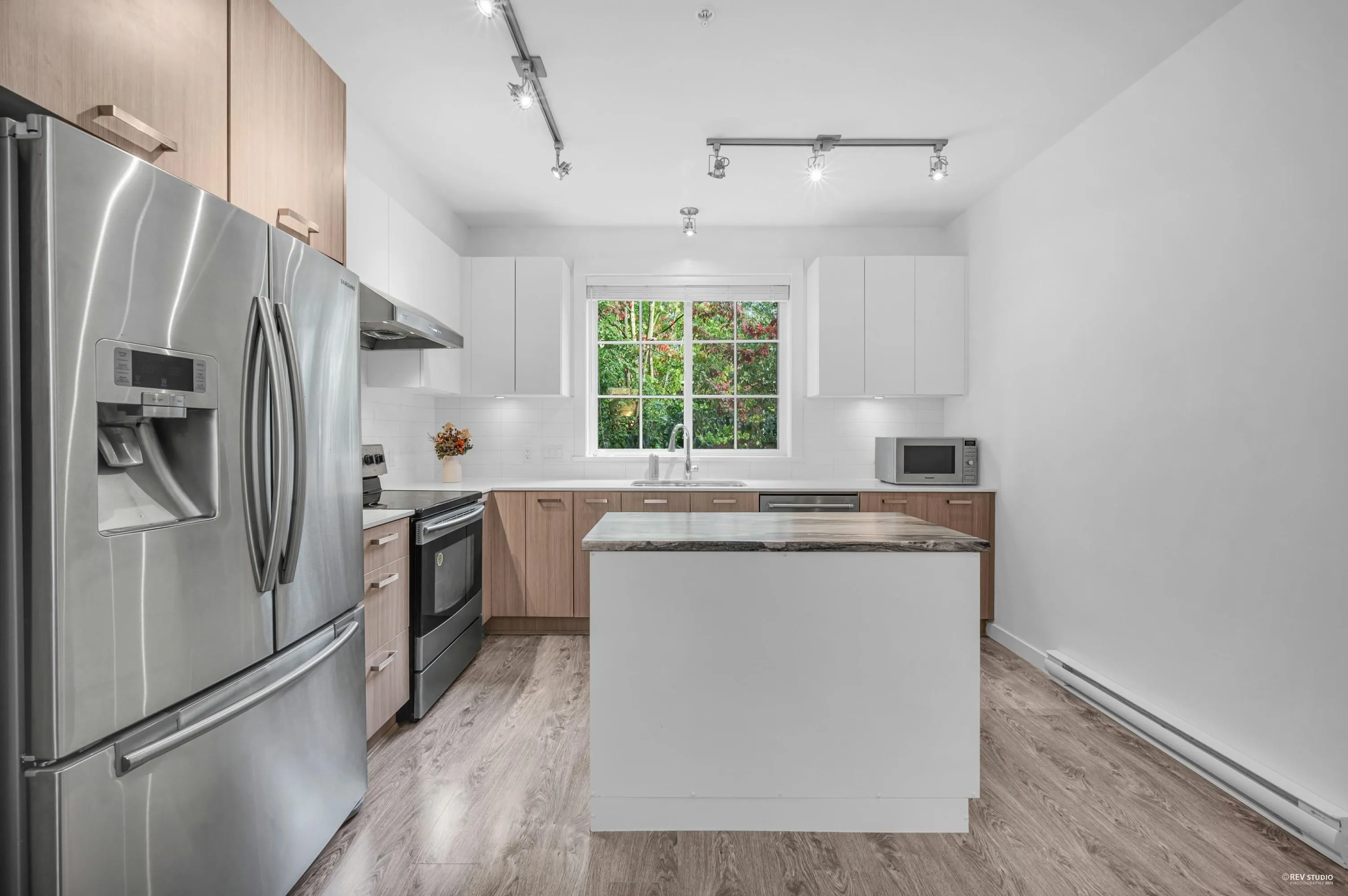 64 2423 Avon Place