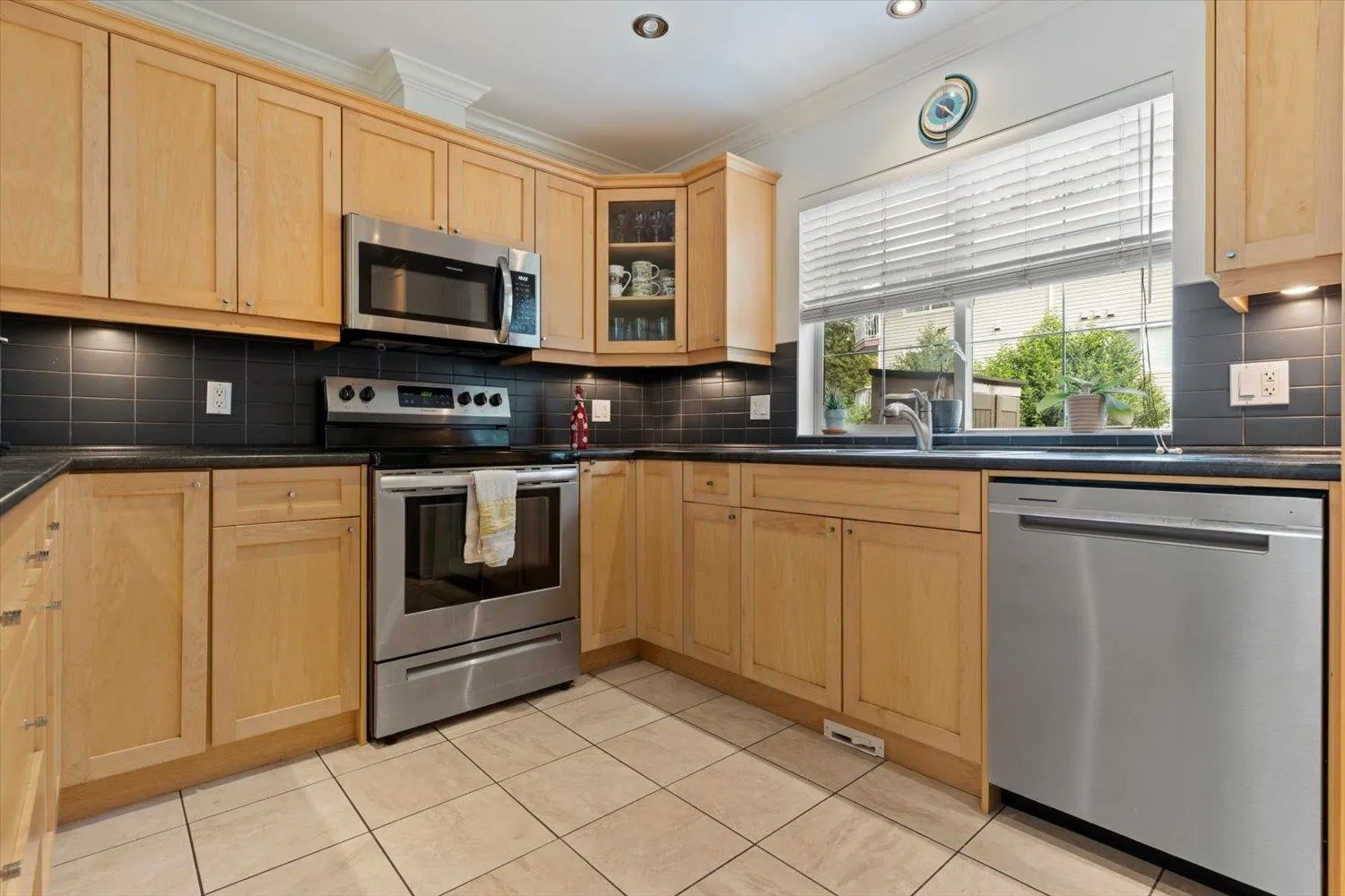 36 5960 Cowichan Street