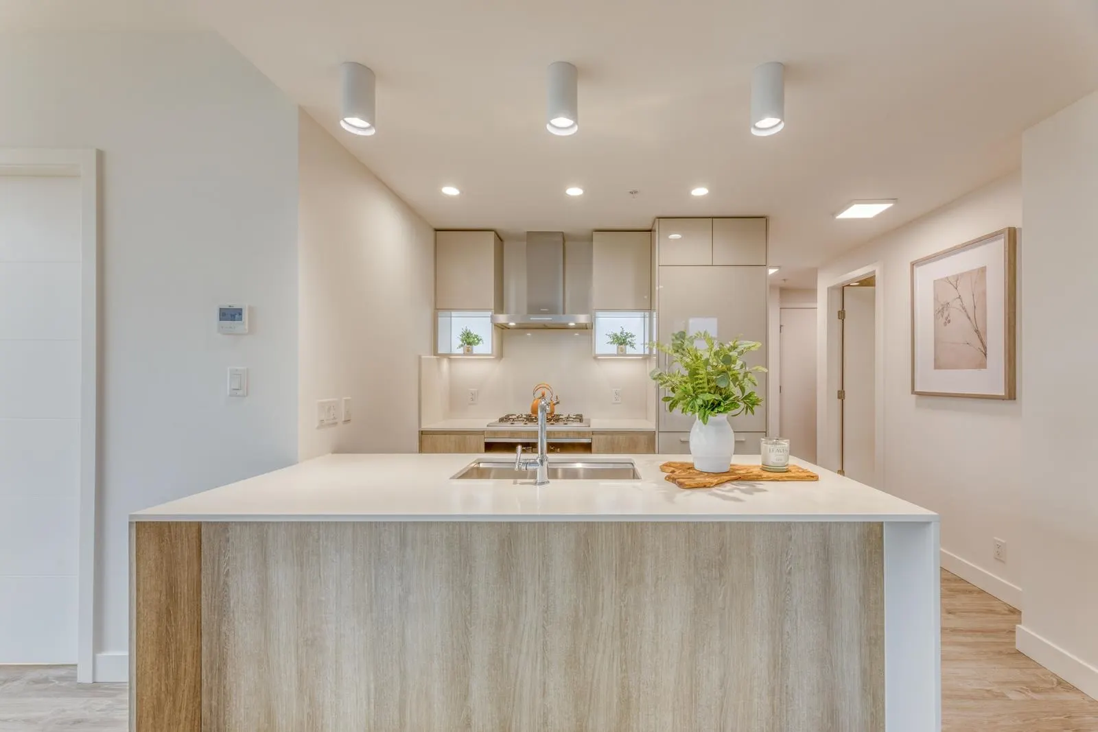 1402 6511 Sussex Avenue