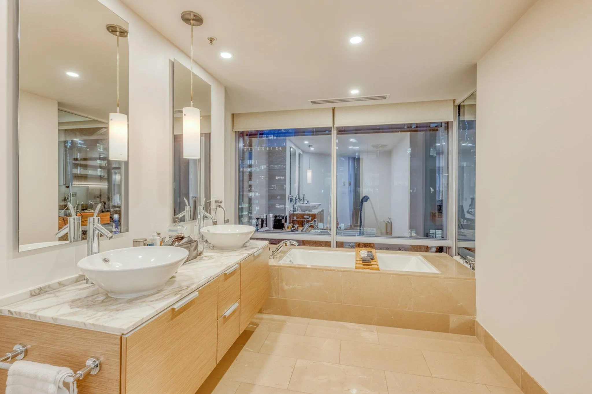 1702 1111 Alberni Street