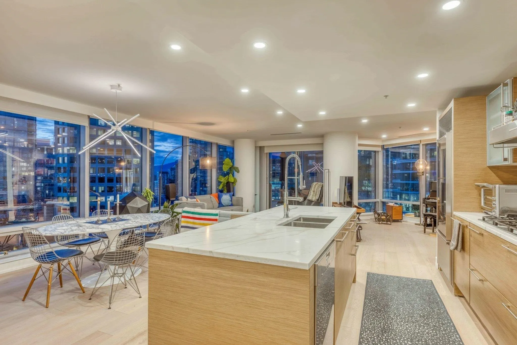 1702 1111 Alberni Street