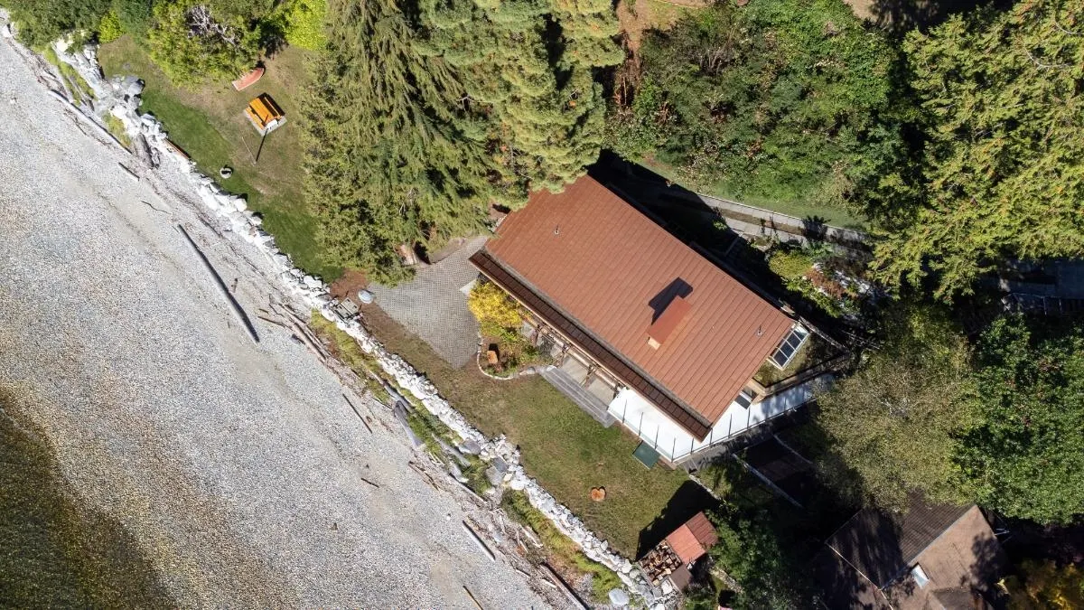 4893 Sunshine Coast Highway
