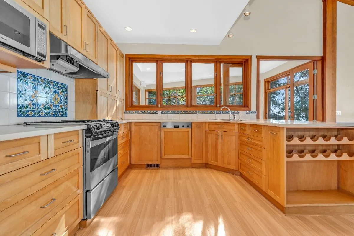 4893 Sunshine Coast Highway