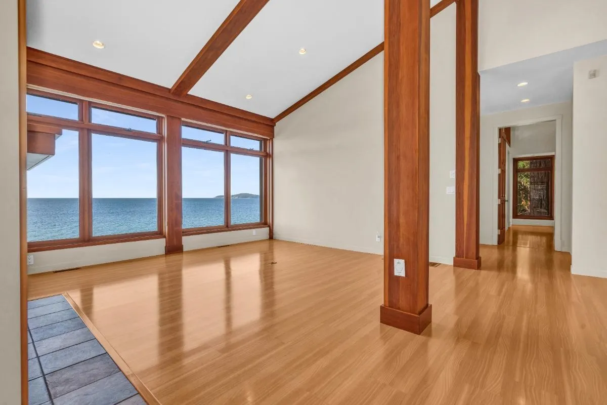 4893 Sunshine Coast Highway