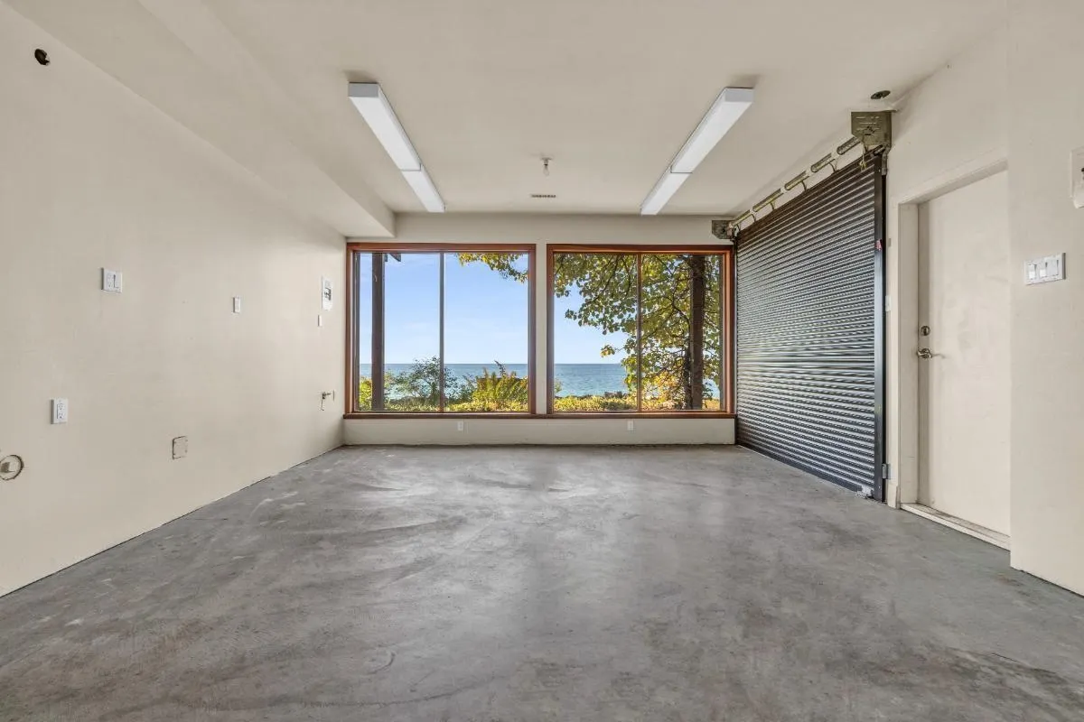 4893 Sunshine Coast Highway