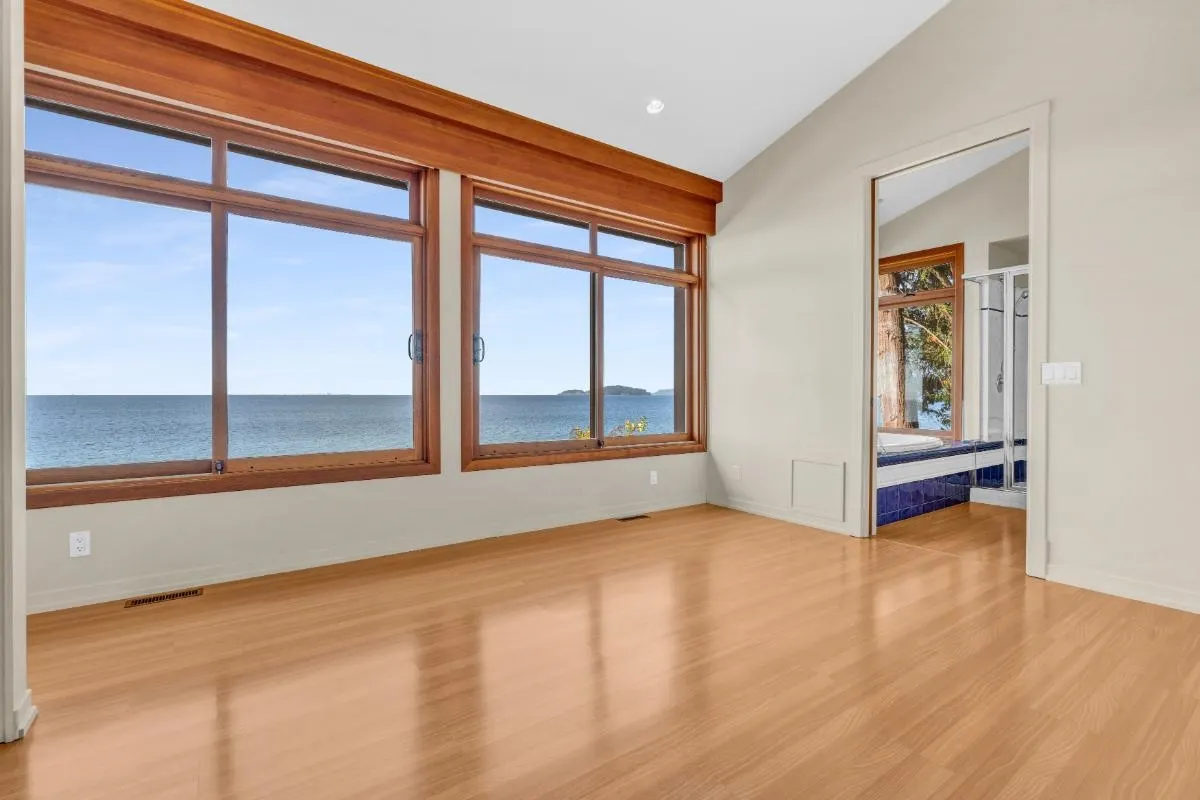 4893 Sunshine Coast Highway