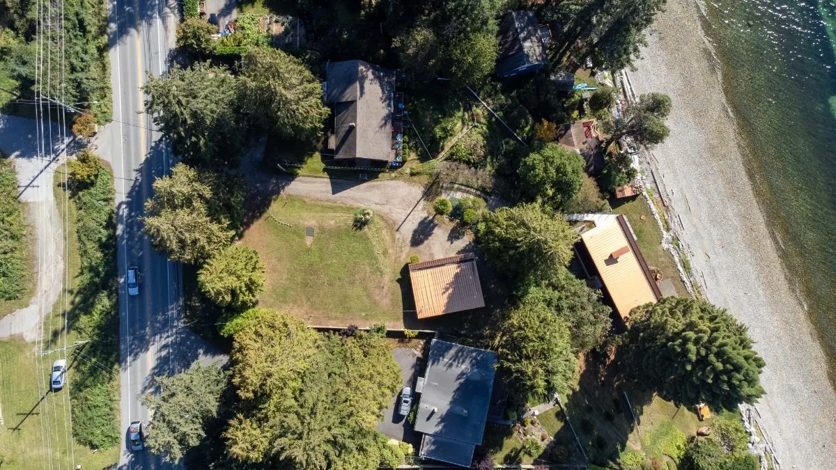 4893 Sunshine Coast Highway