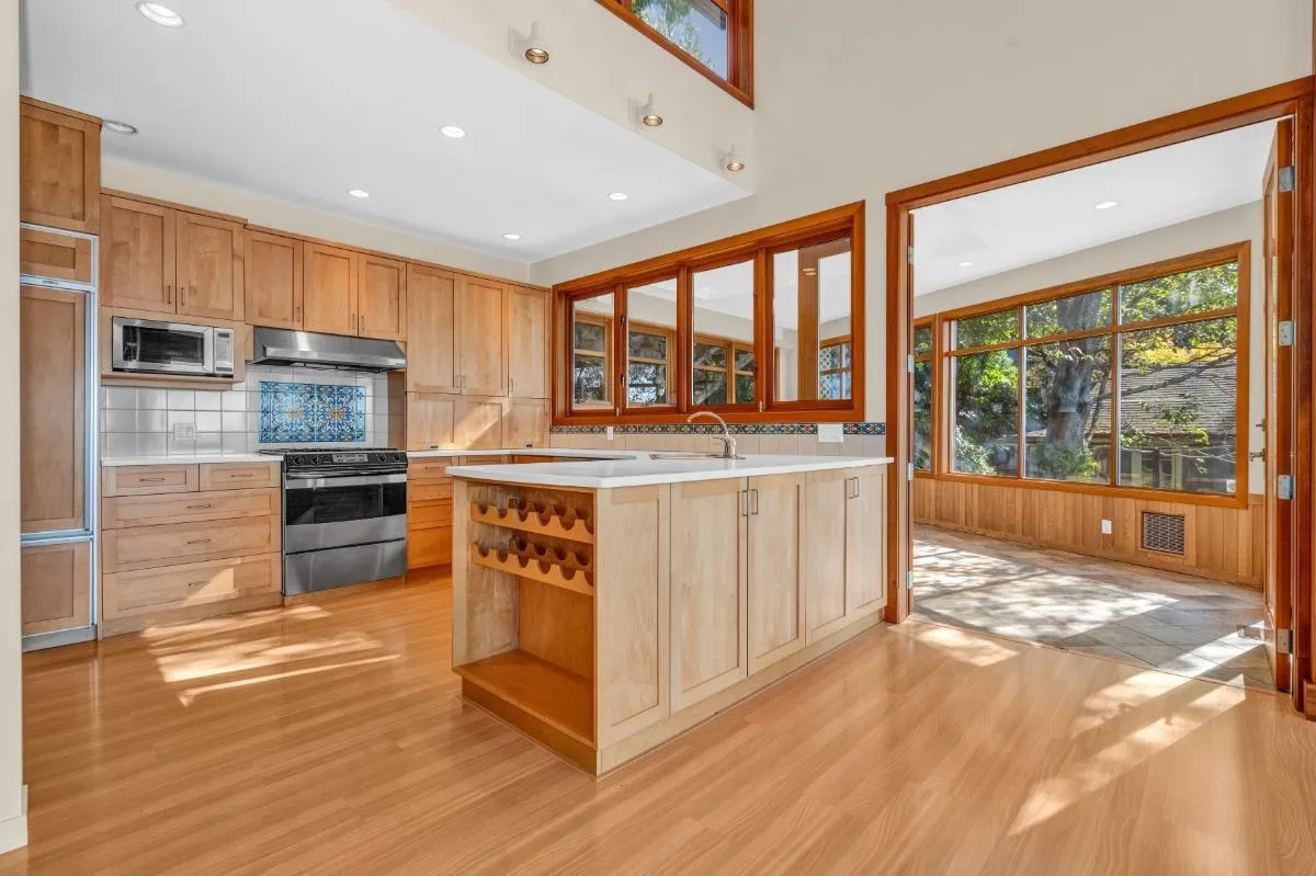 4893 Sunshine Coast Highway