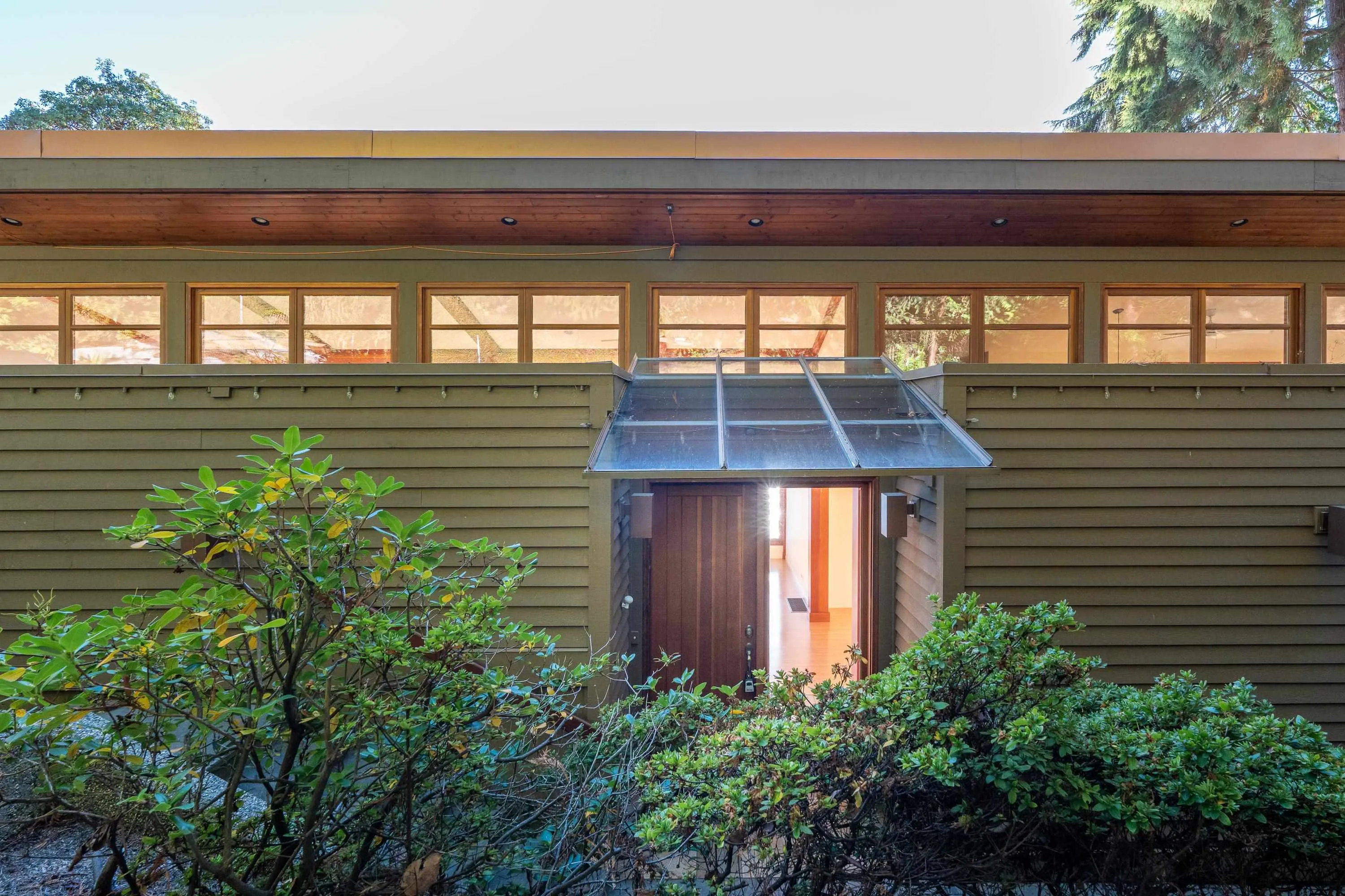 4893 Sunshine Coast Highway