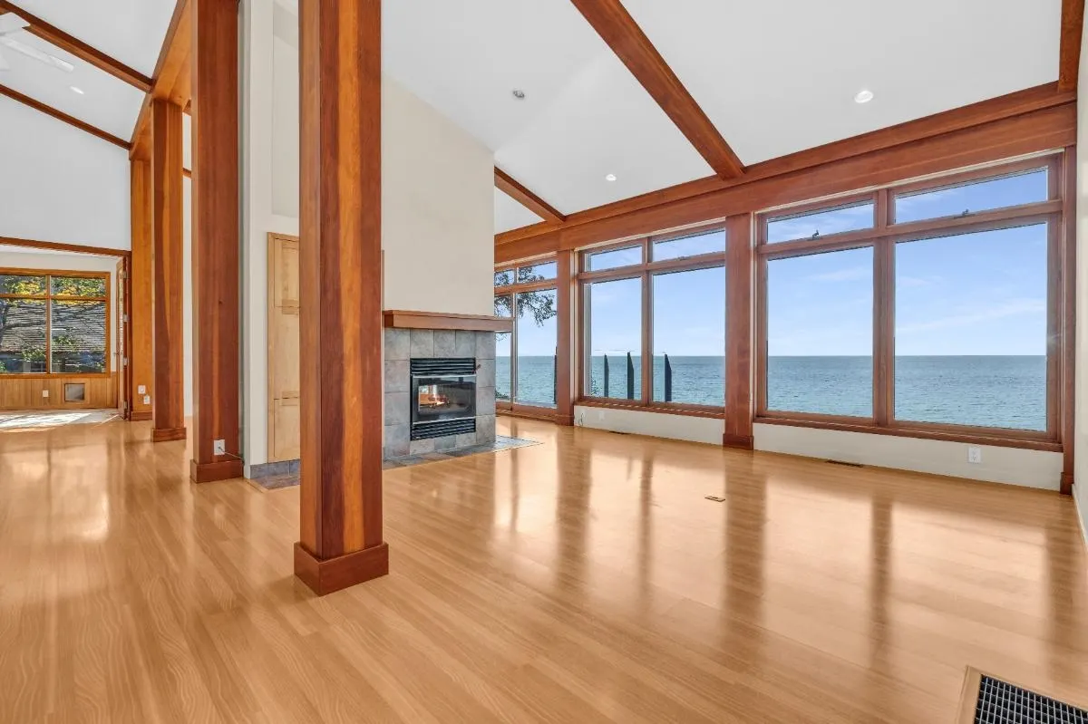 4893 Sunshine Coast Highway