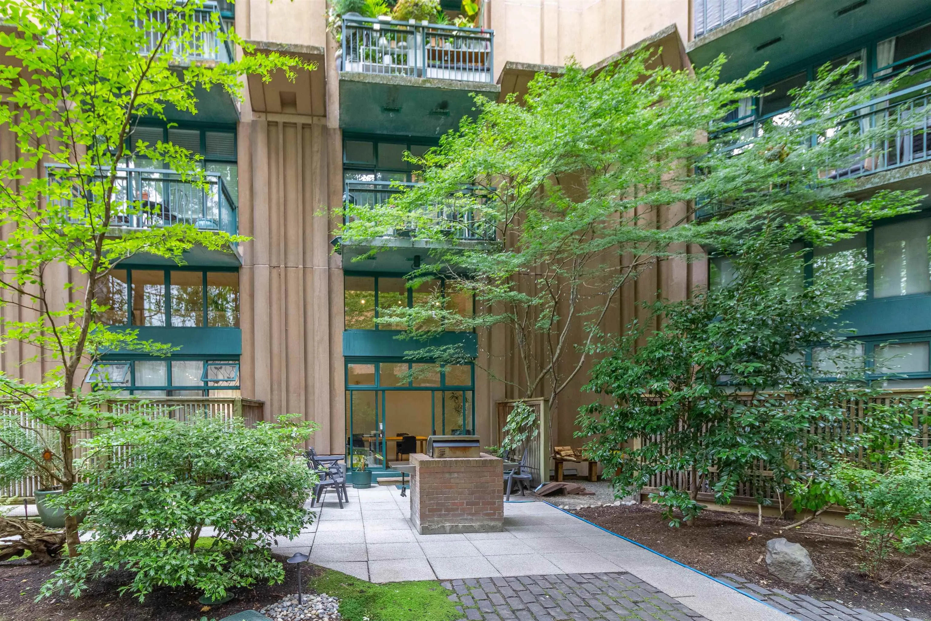 602 22 E Cordova Street