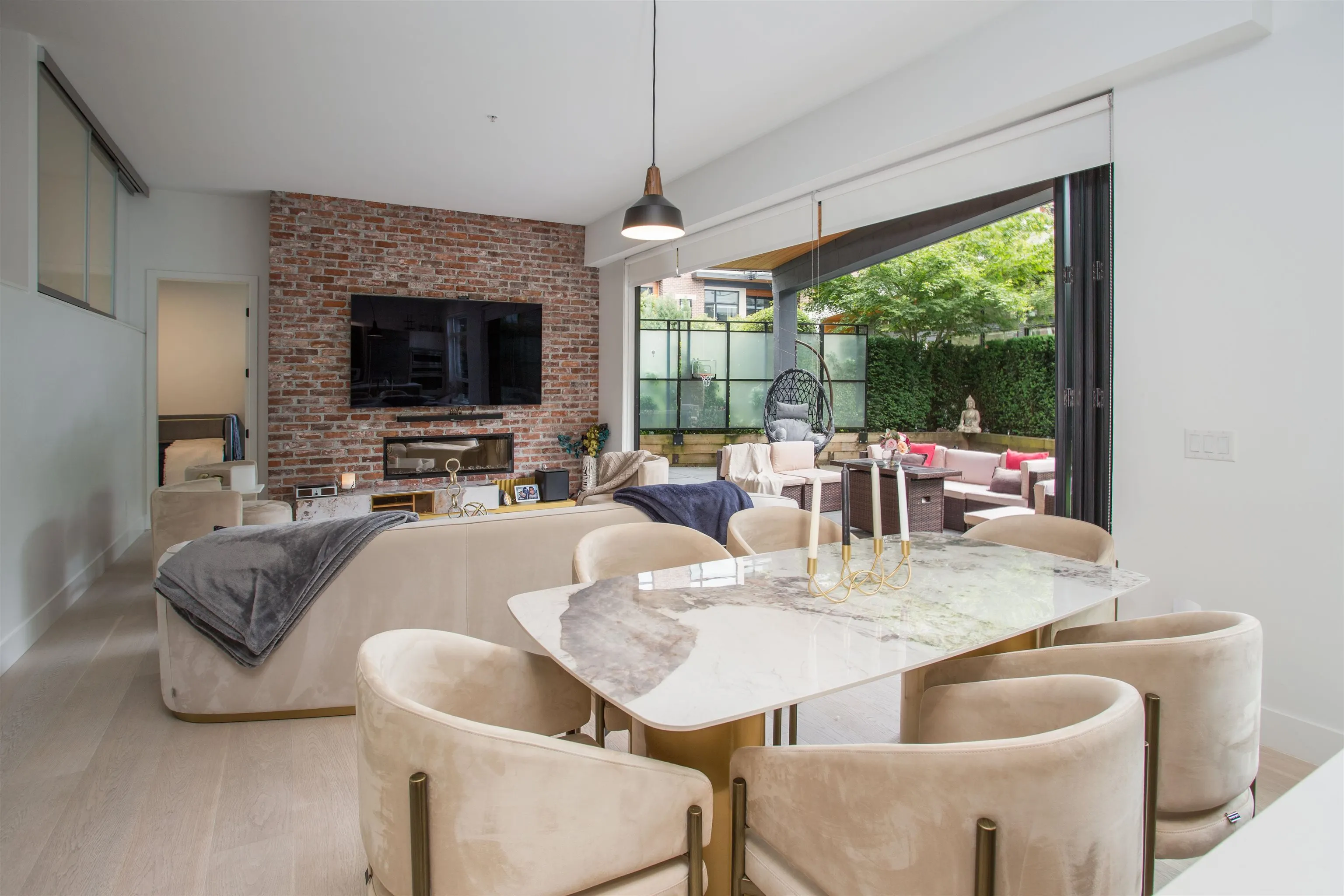 106 300 Salter Street