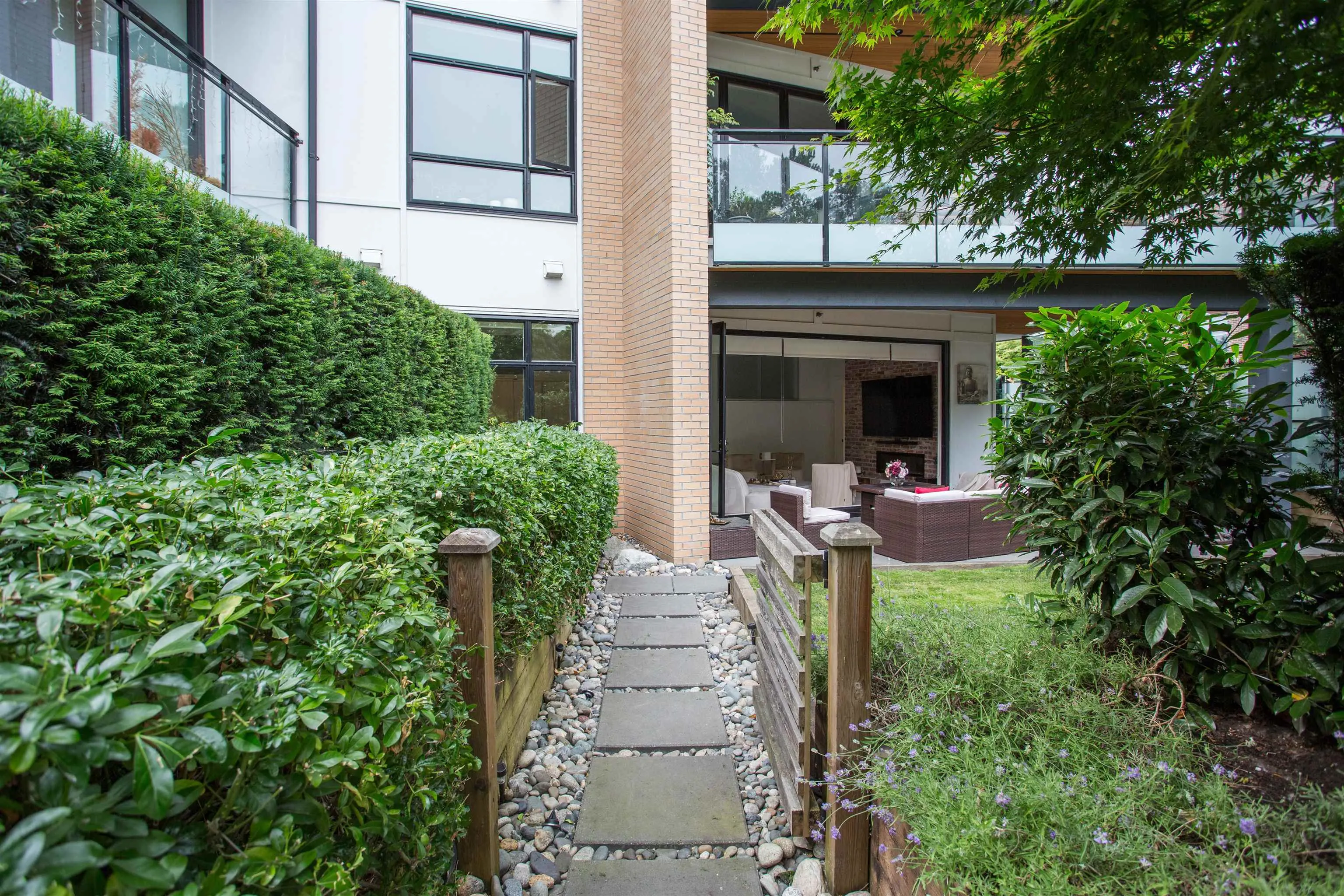 106 300 Salter Street