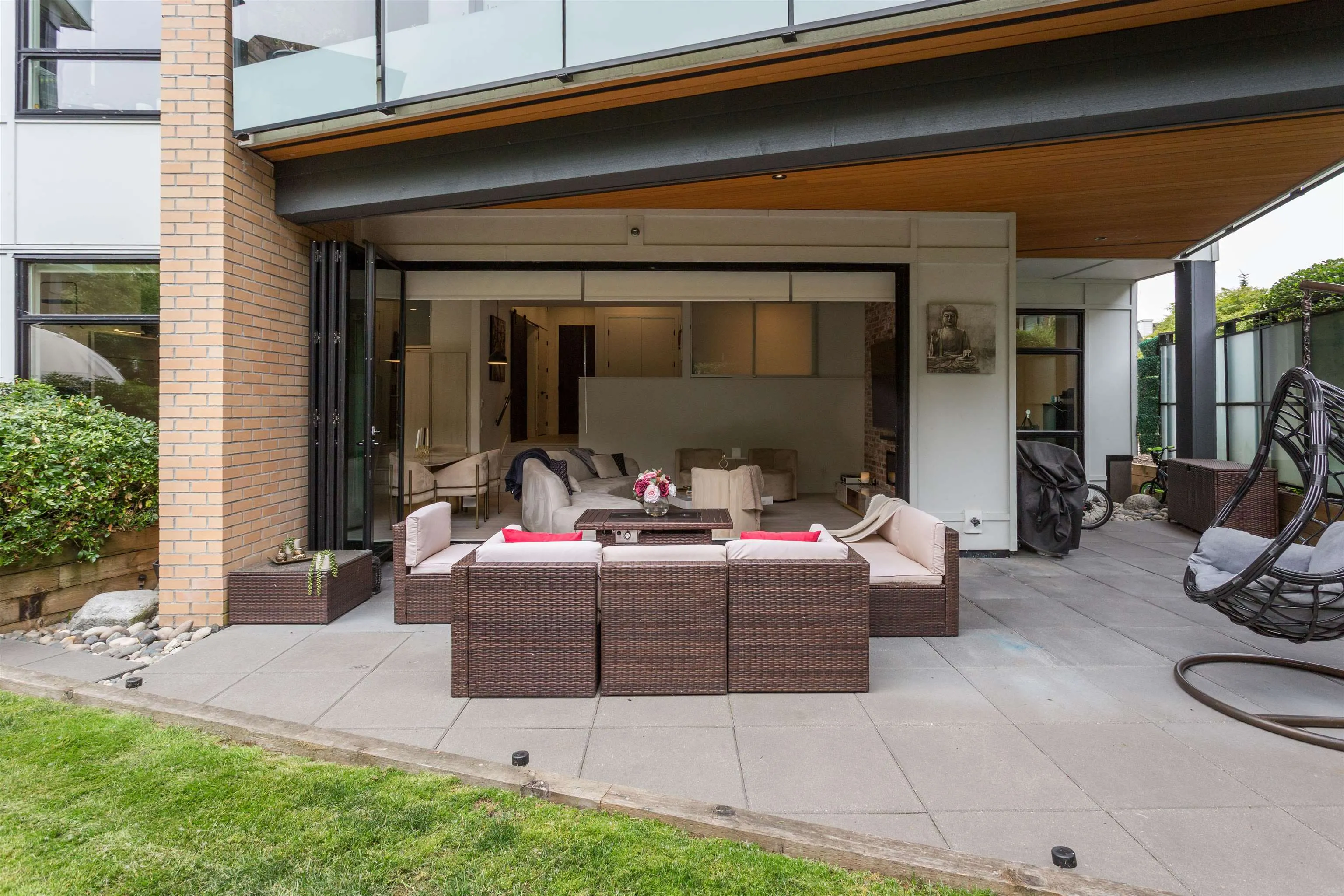 106 300 Salter Street