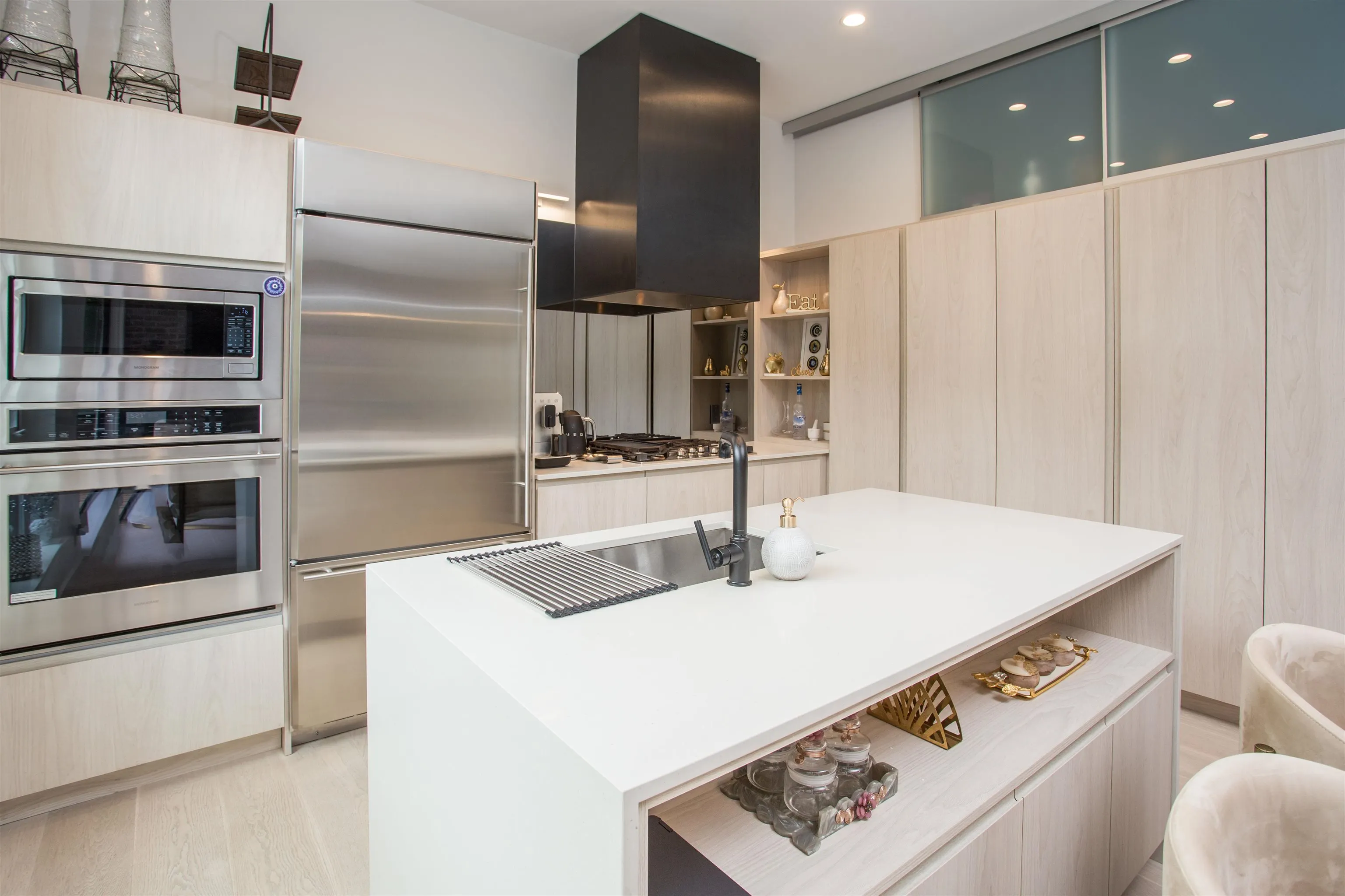 106 300 Salter Street