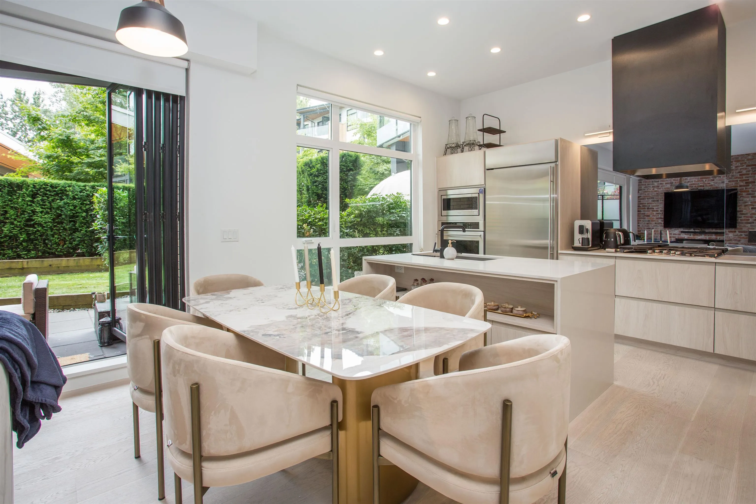 106 300 Salter Street