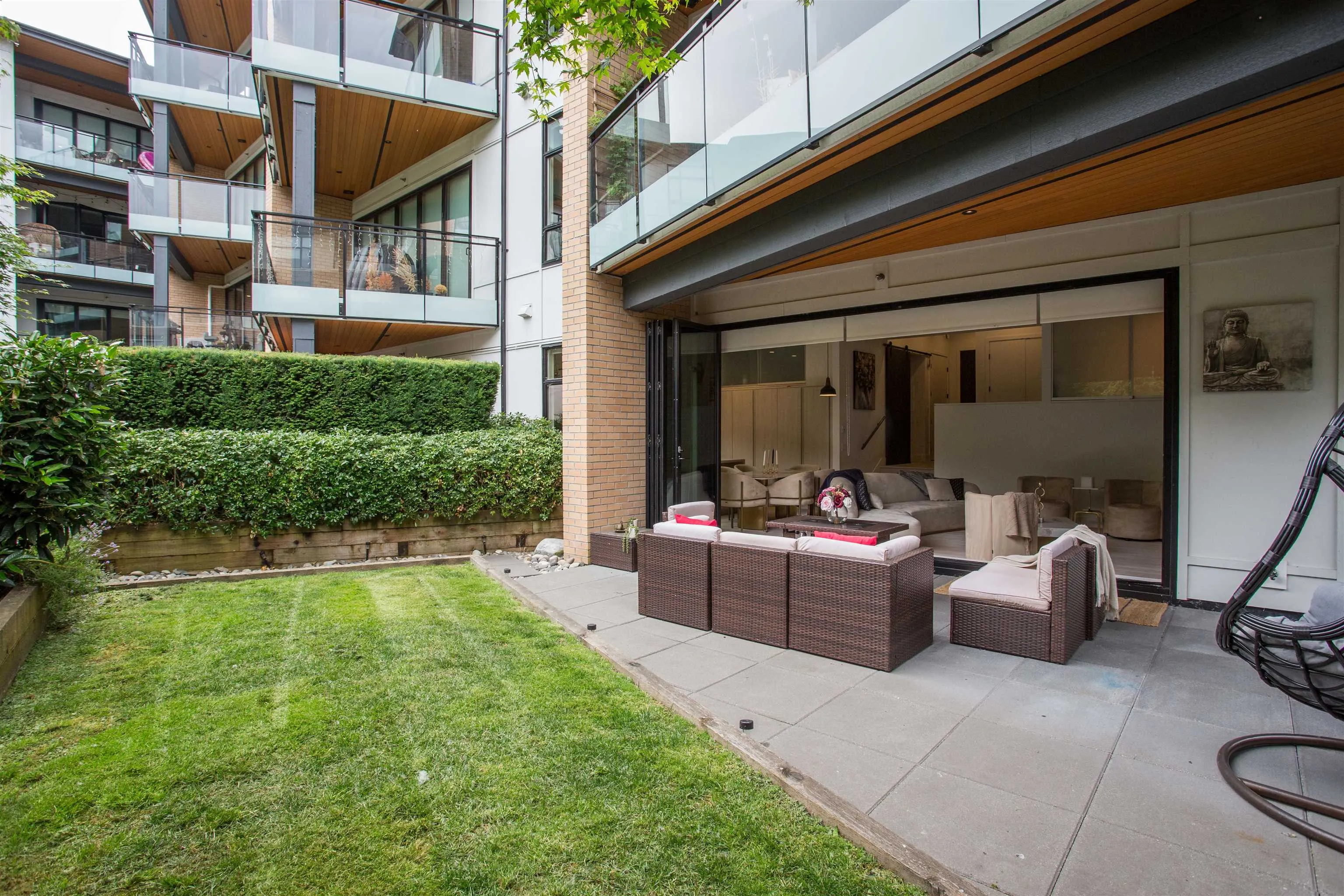 106 300 Salter Street