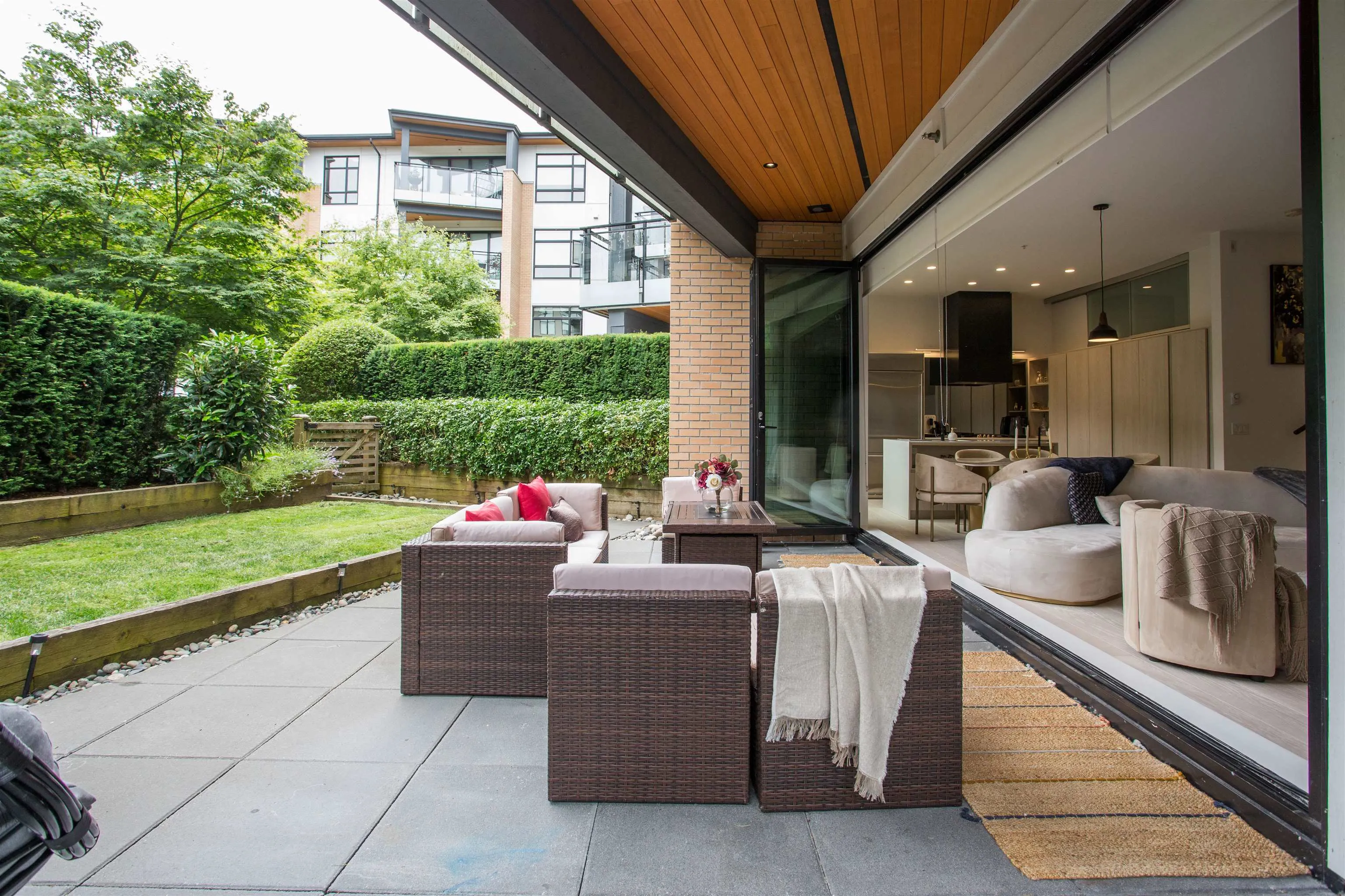 106 300 Salter Street