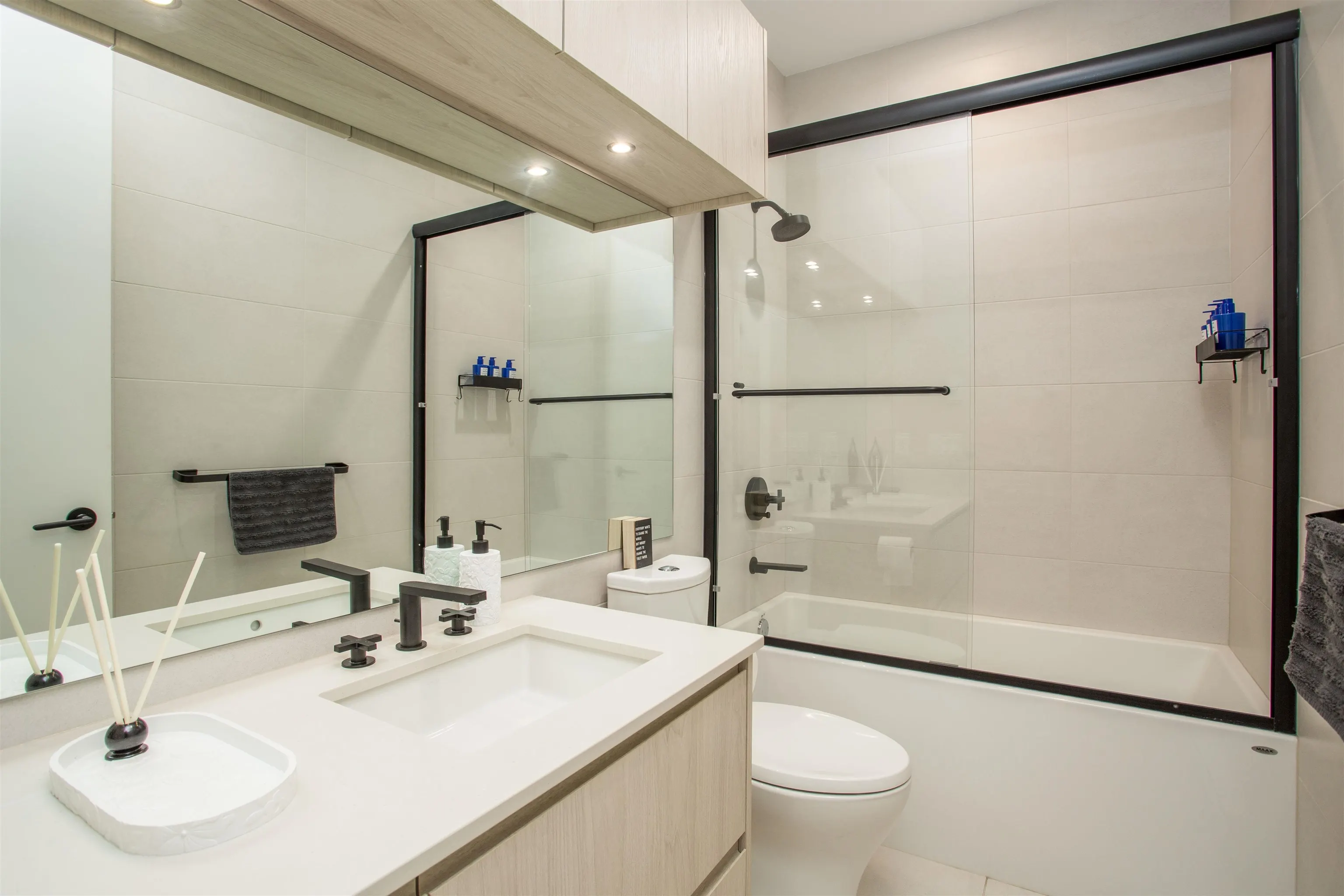 106 300 Salter Street