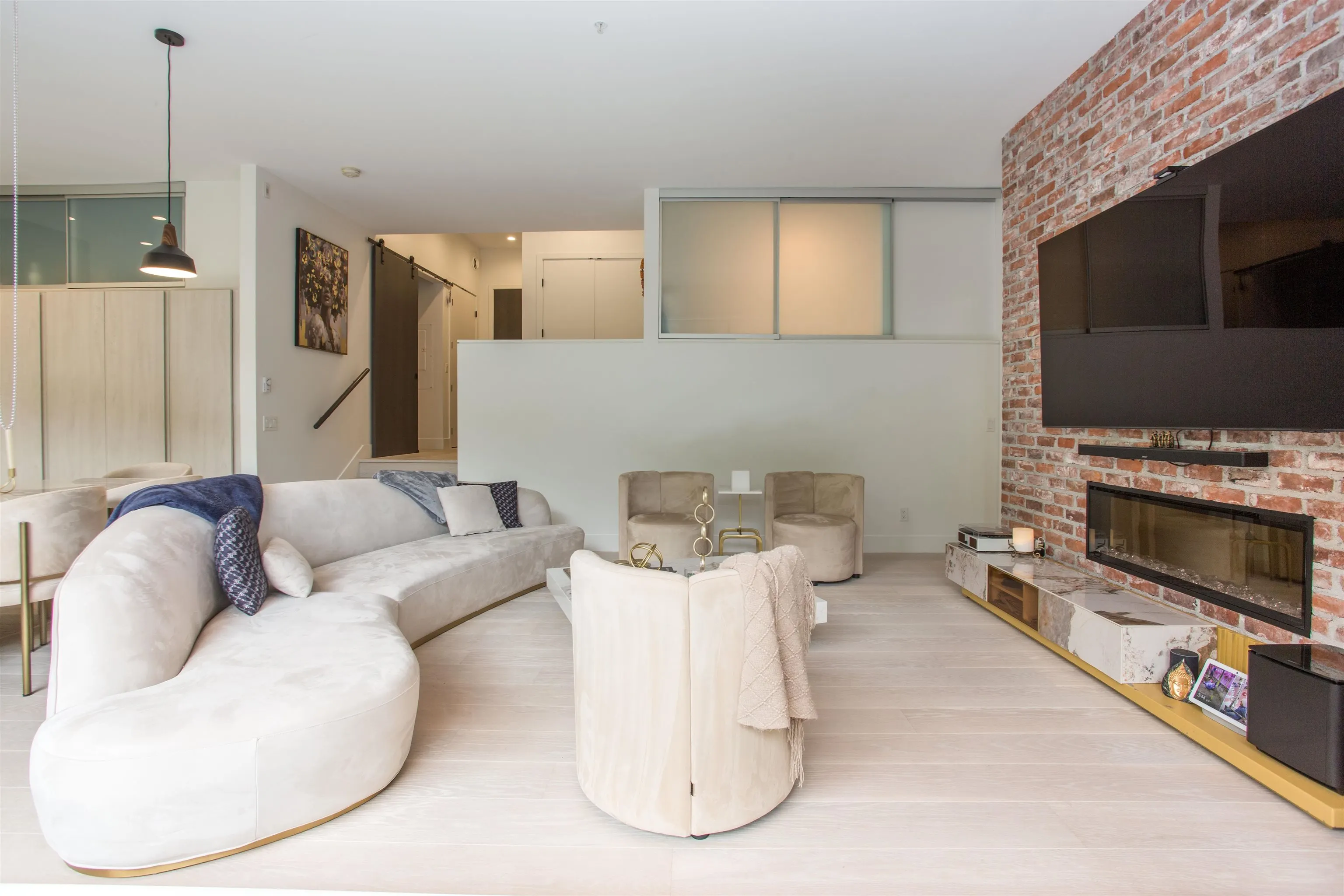 106 300 Salter Street