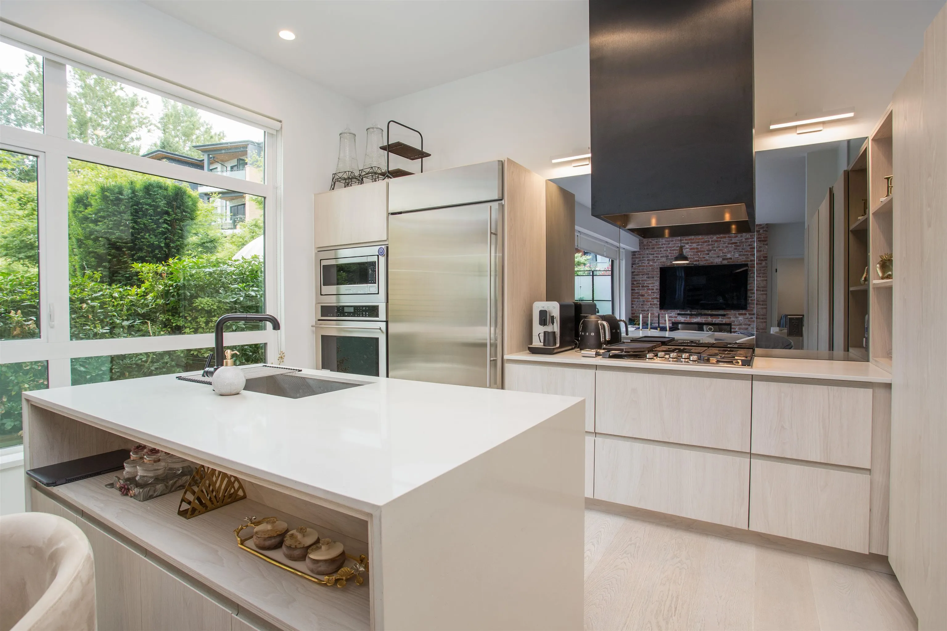 106 300 Salter Street