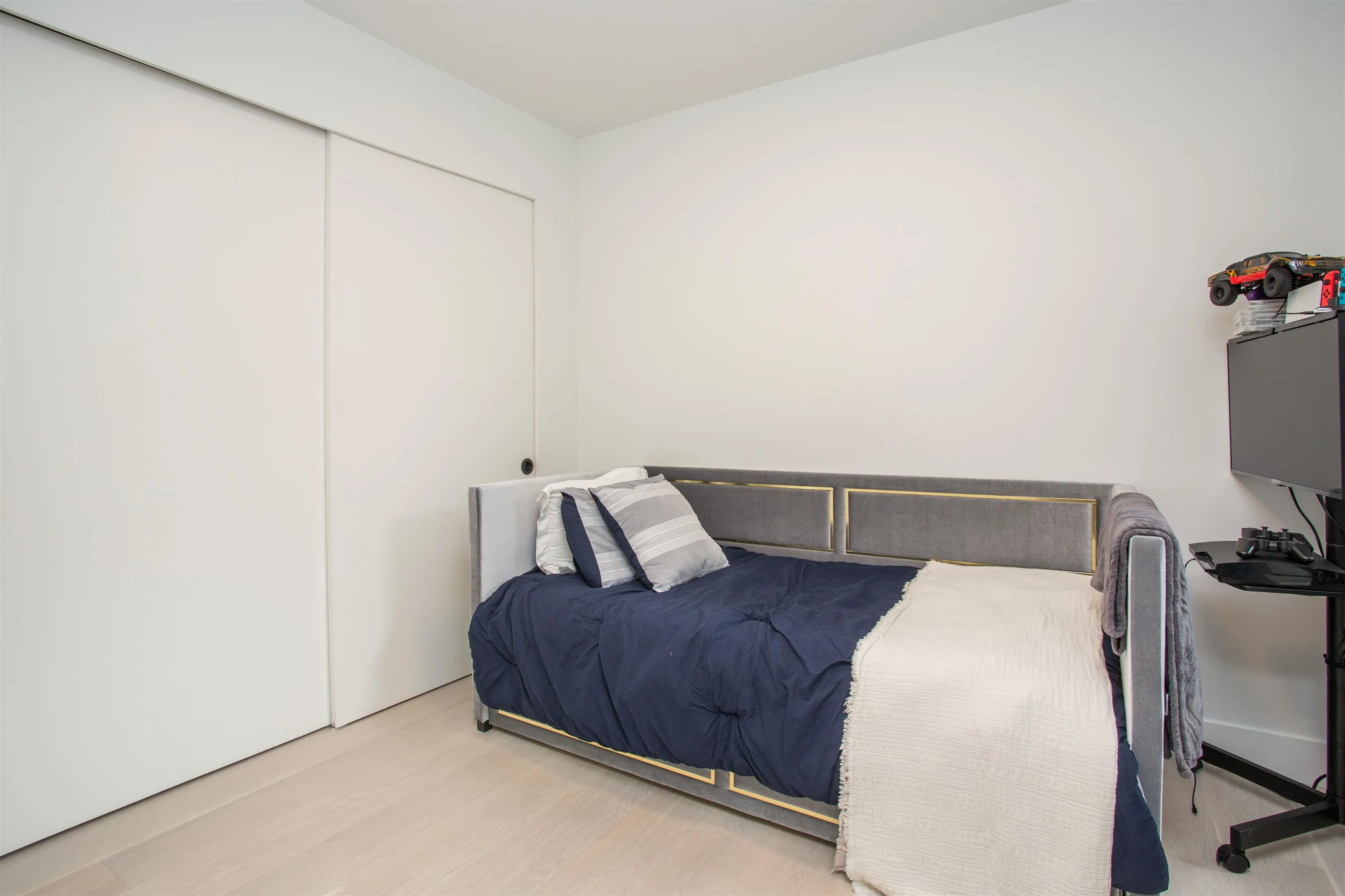 106 300 Salter Street