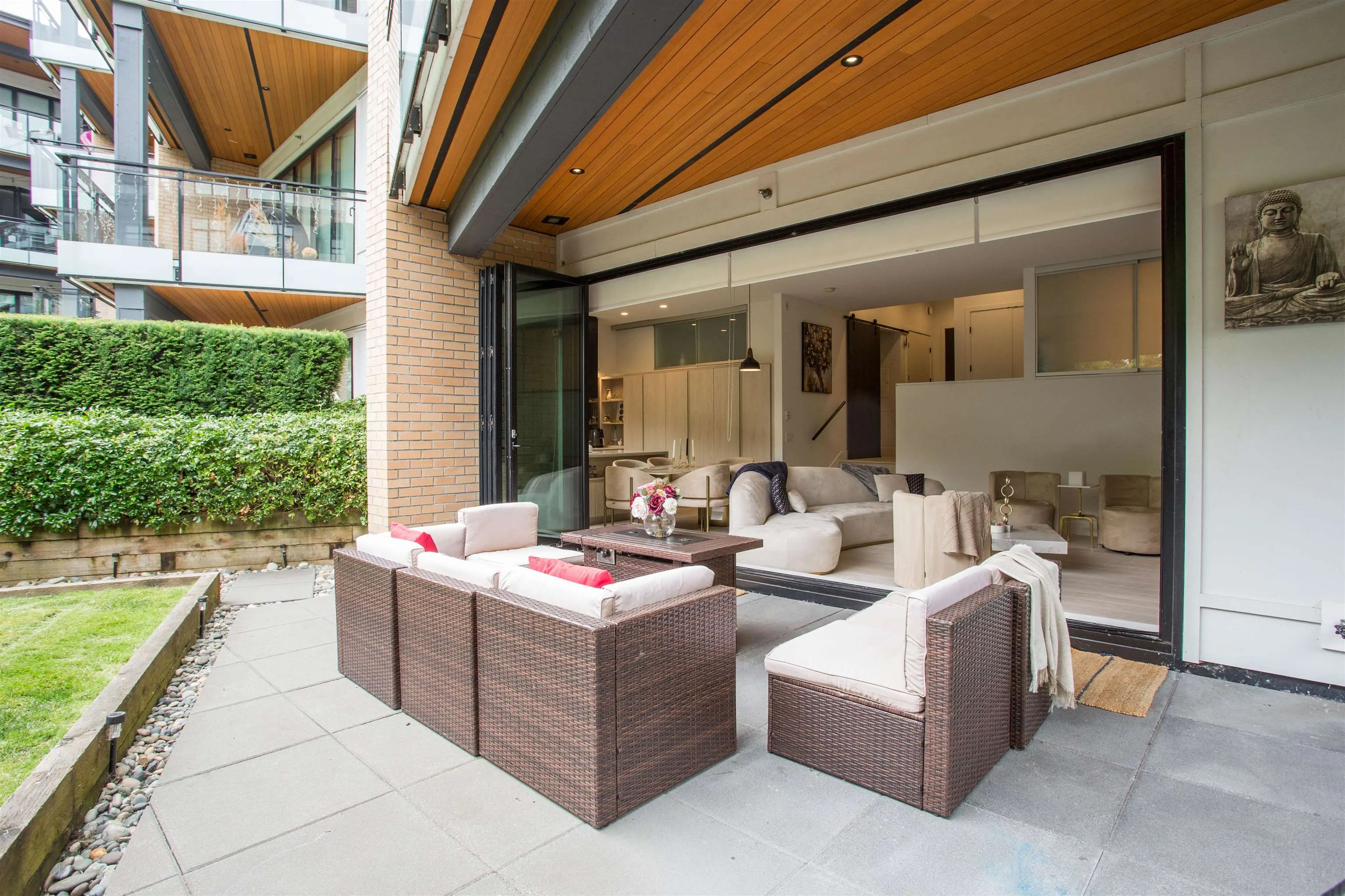 106 300 Salter Street