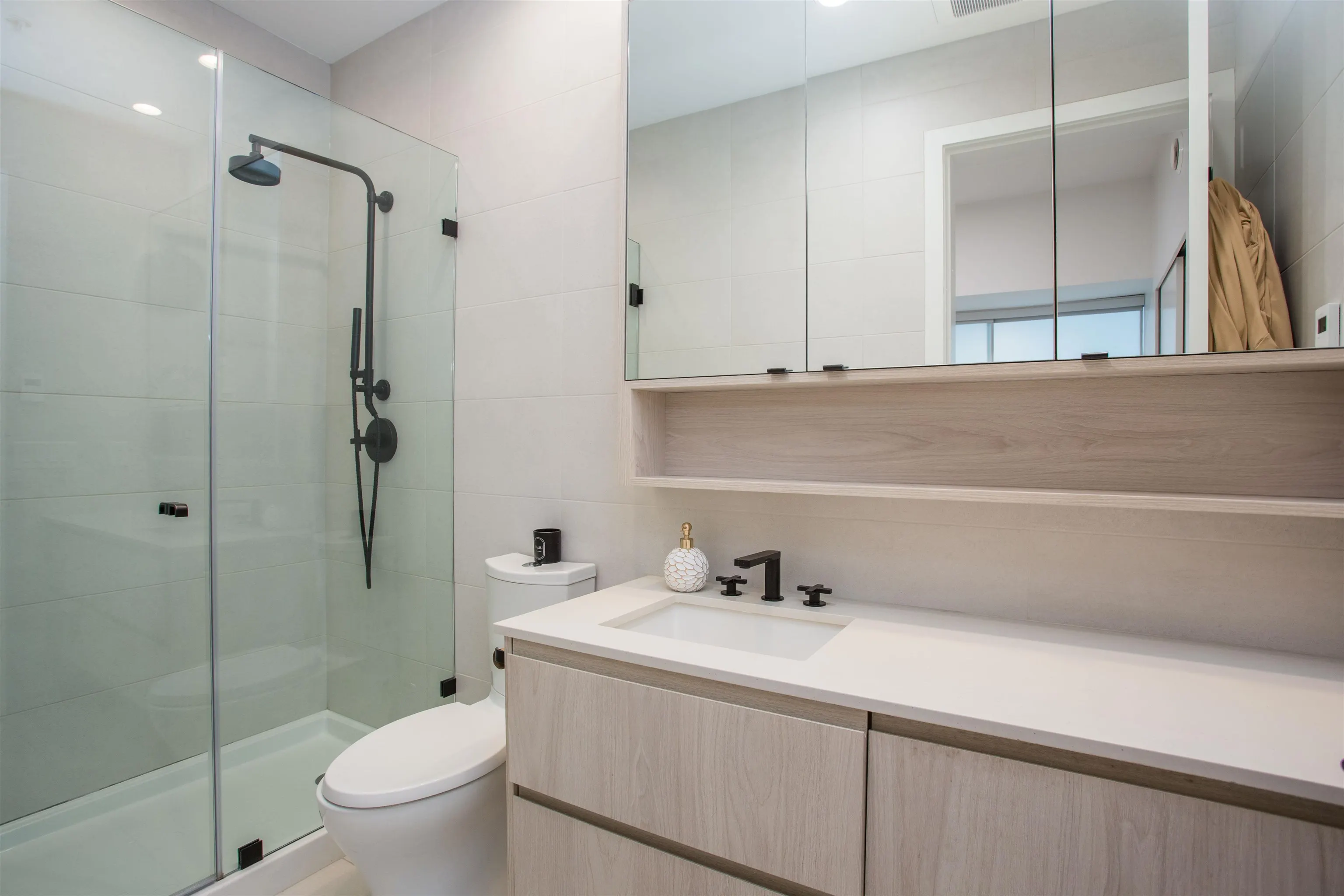 106 300 Salter Street