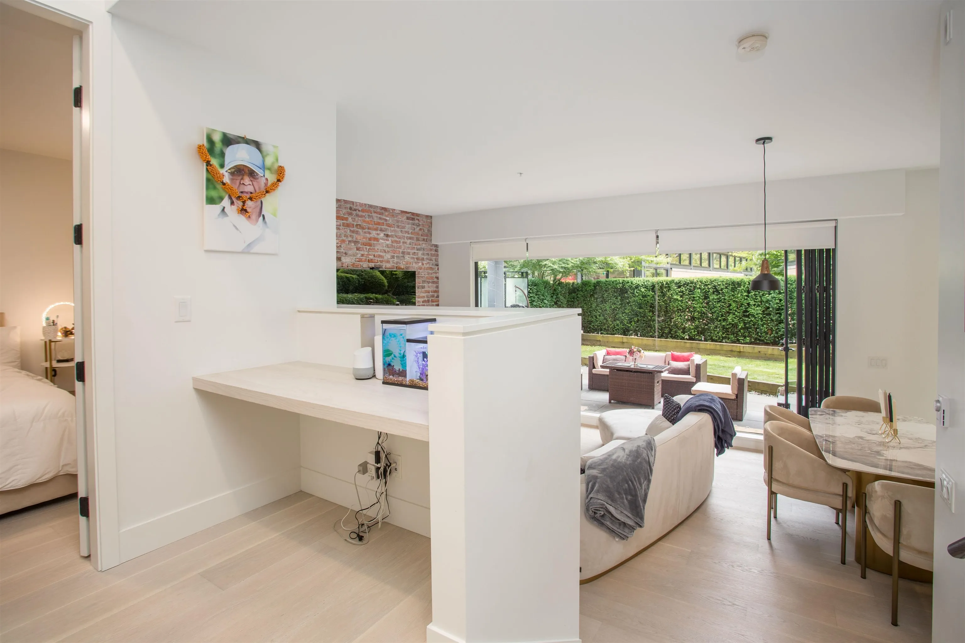 106 300 Salter Street