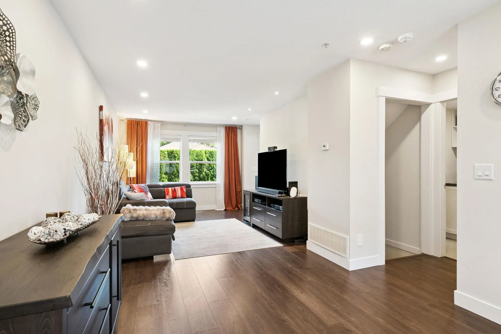 34 1260 Riverside Drive