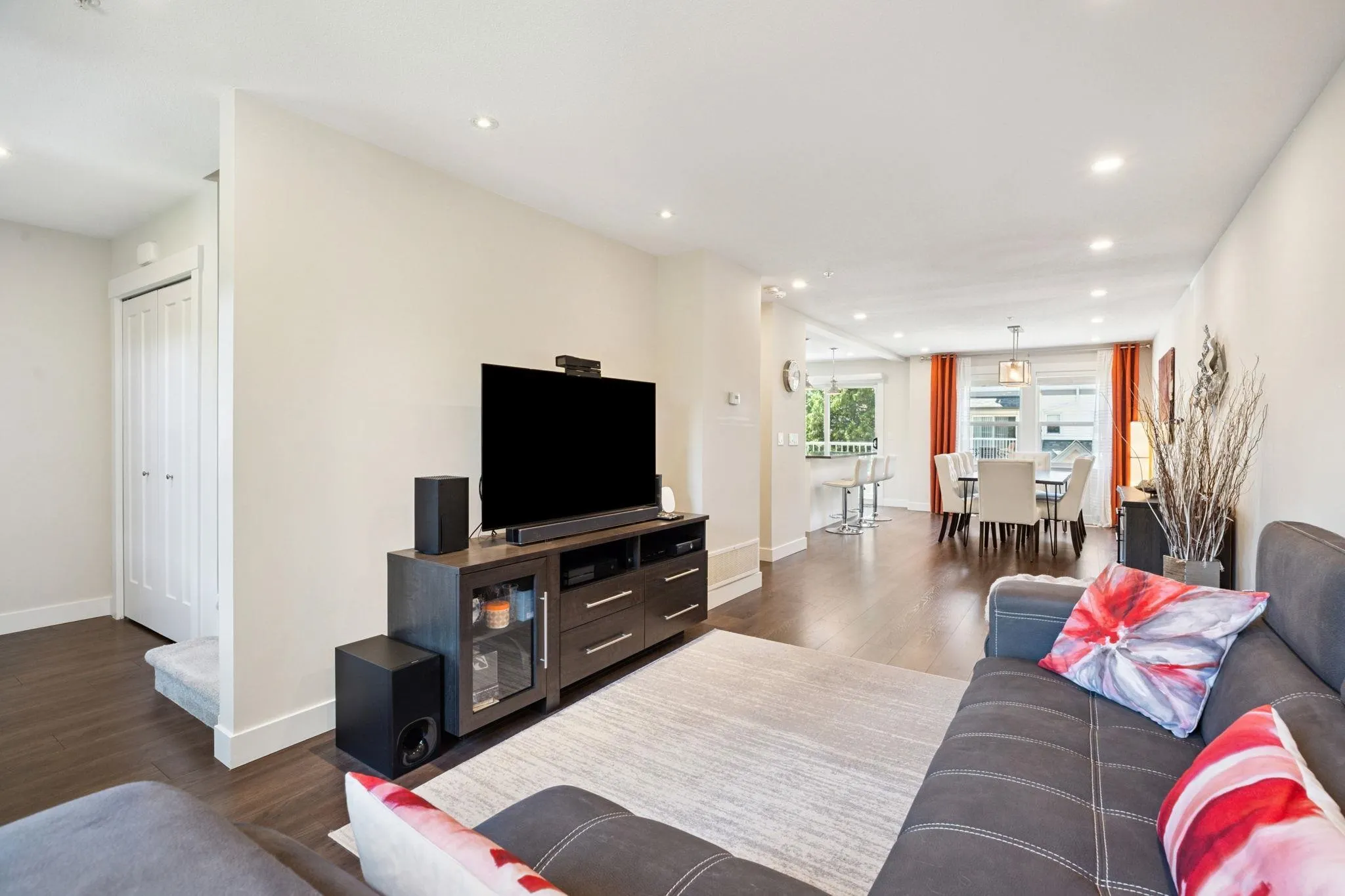 34 1260 Riverside Drive