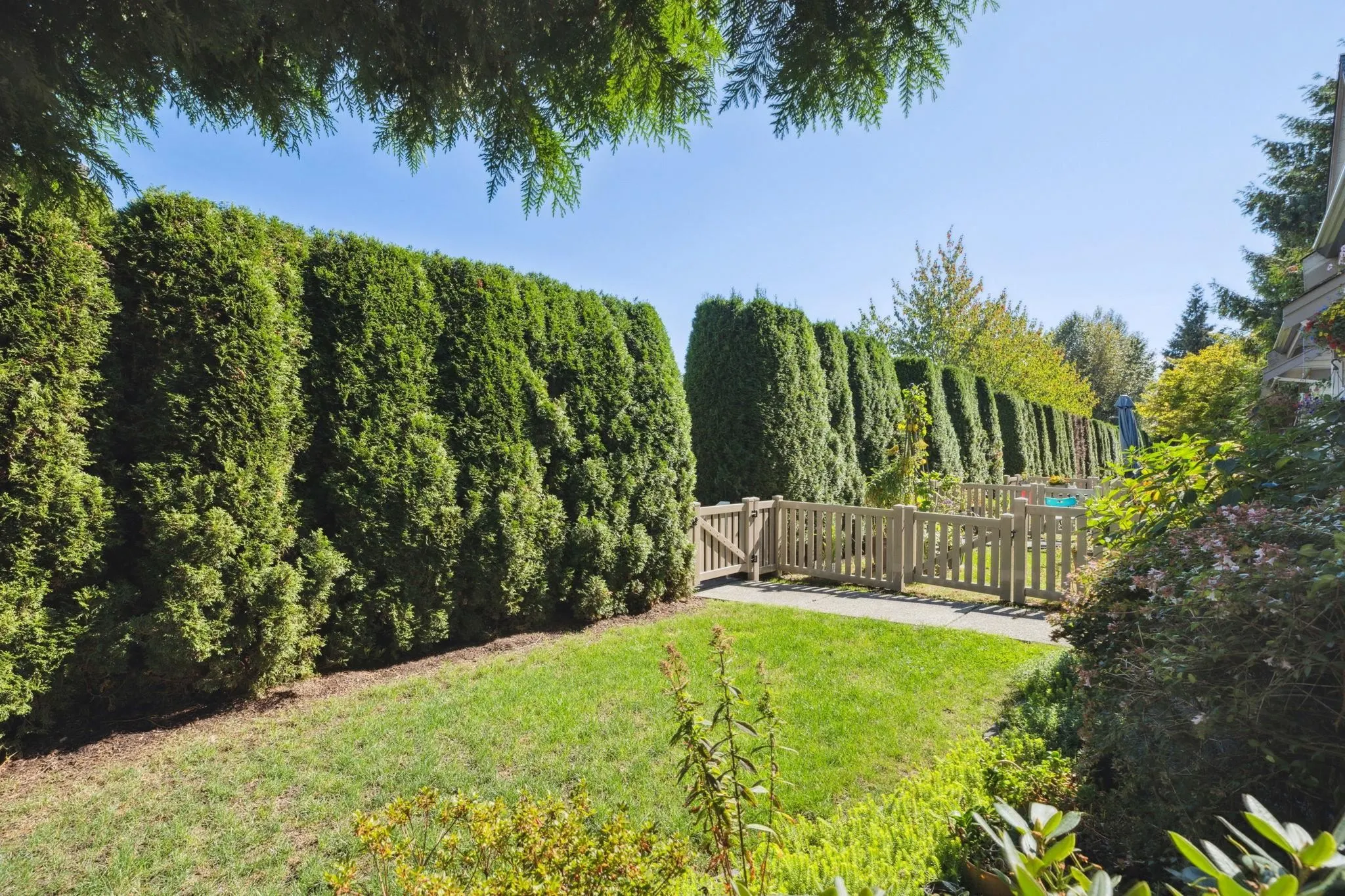 34 1260 Riverside Drive