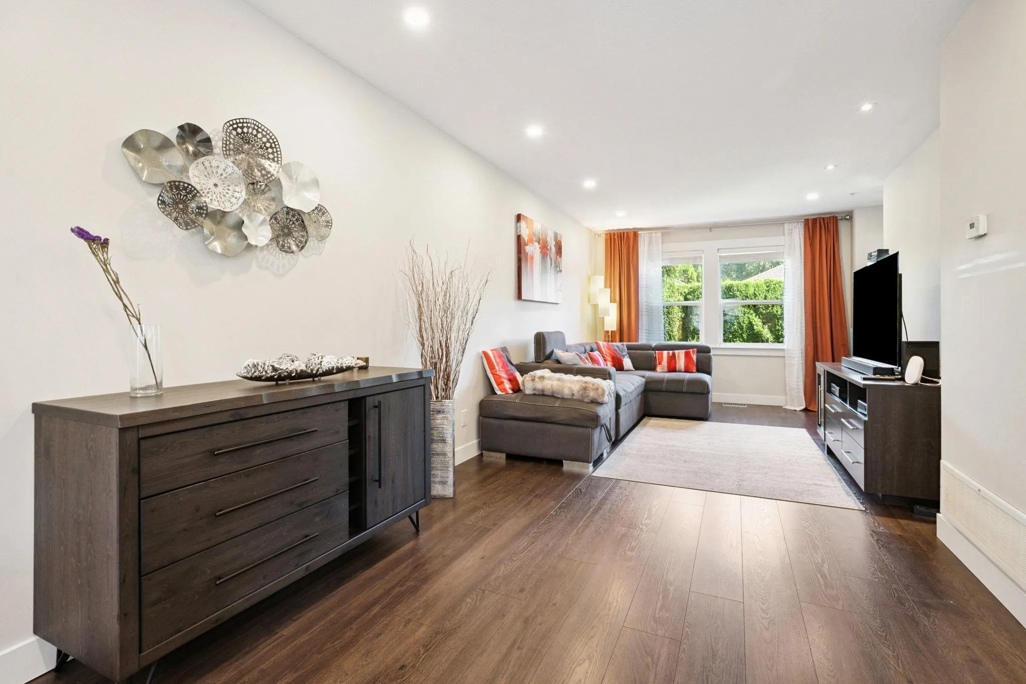 34 1260 Riverside Drive