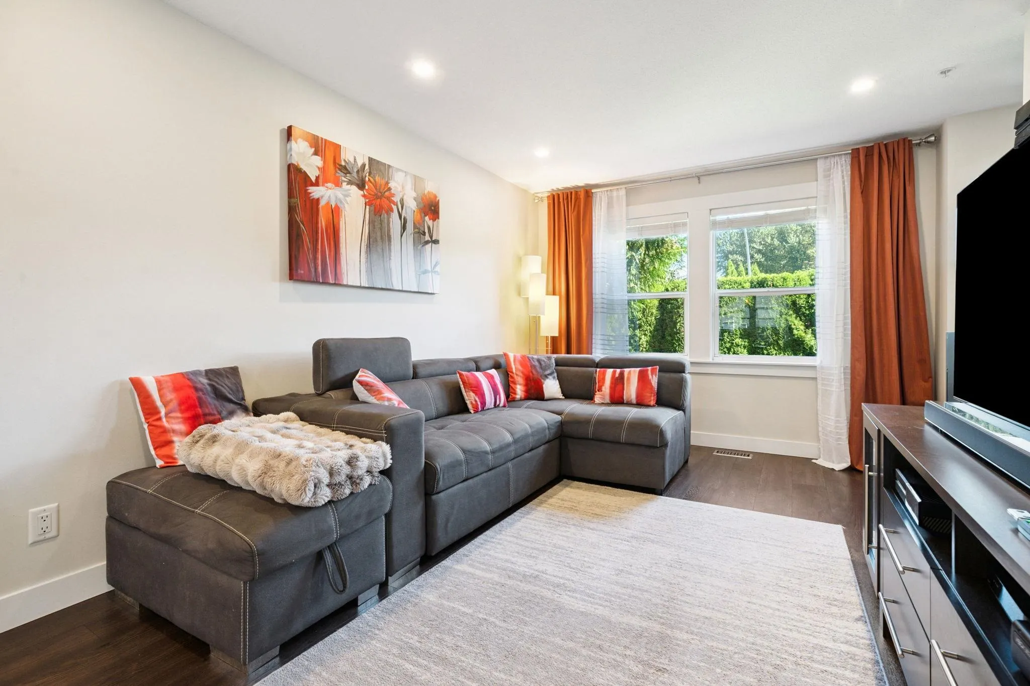 34 1260 Riverside Drive